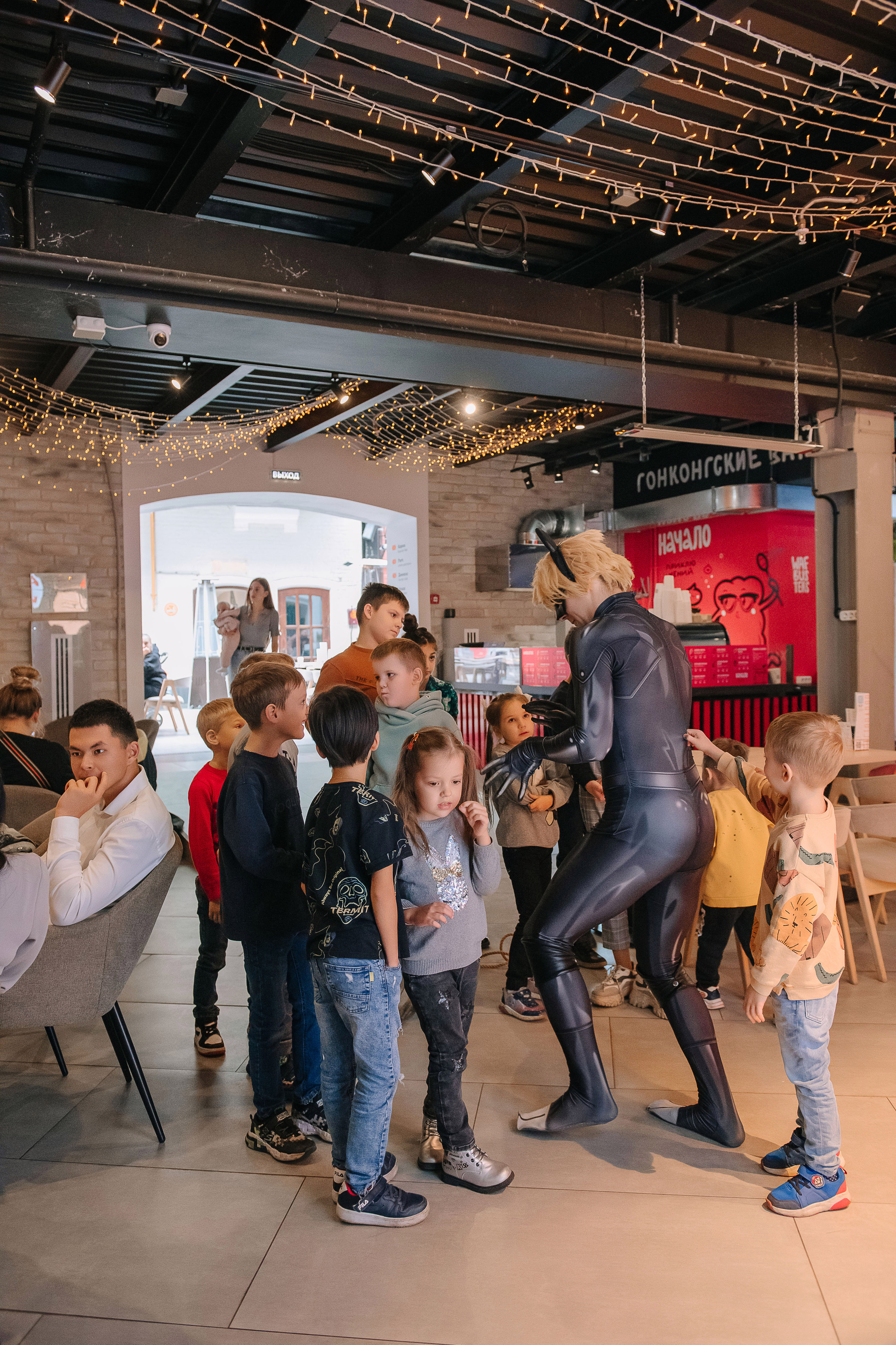 Гастродвор. Детский мастер-класс по приготовлению хот-догов🌭. Фотограф Валерия Голубева (Миронова)