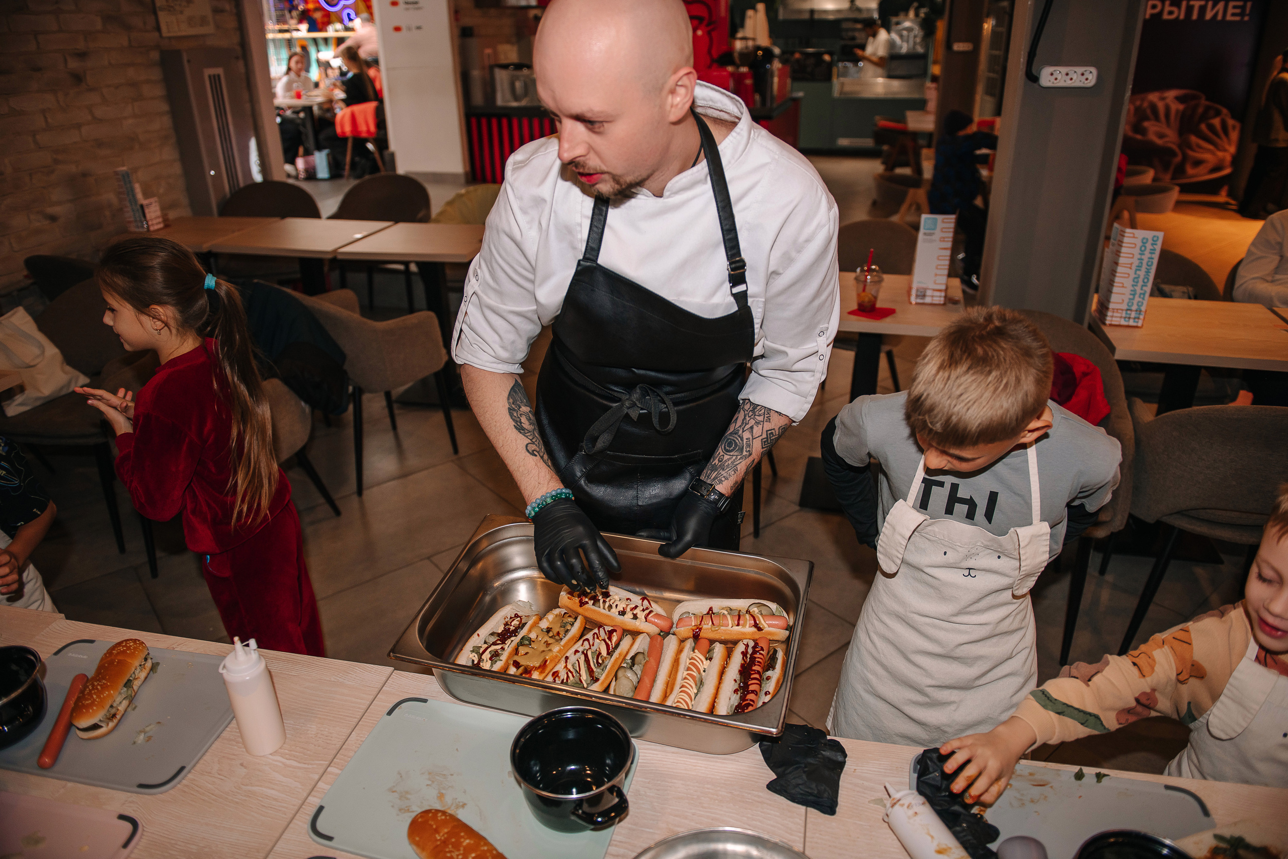 Гастродвор. Детский мастер-класс по приготовлению хот-догов🌭. Фотограф Валерия Голубева (Миронова)
