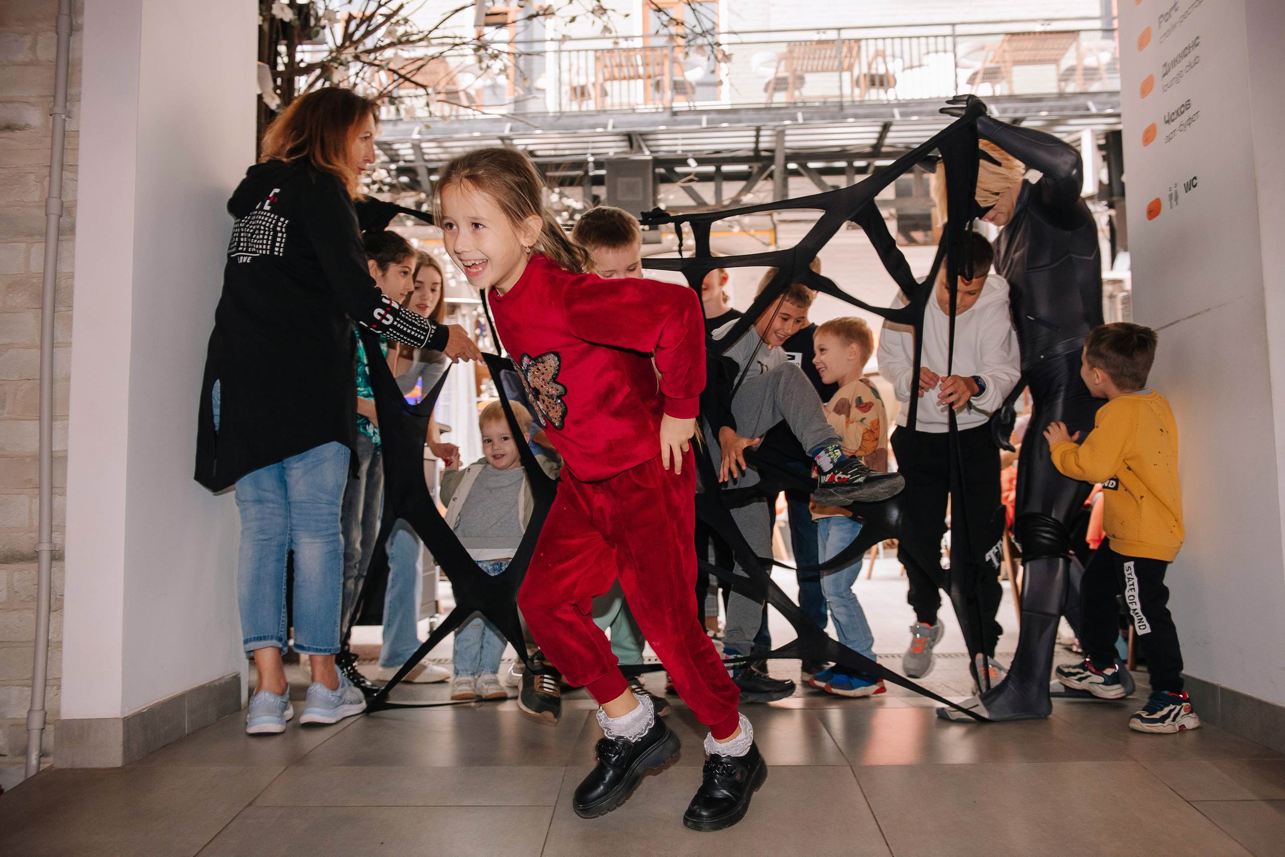 Гастродвор. Детский мастер-класс по приготовлению хот-догов🌭. Фотограф Валерия Голубева (Миронова)