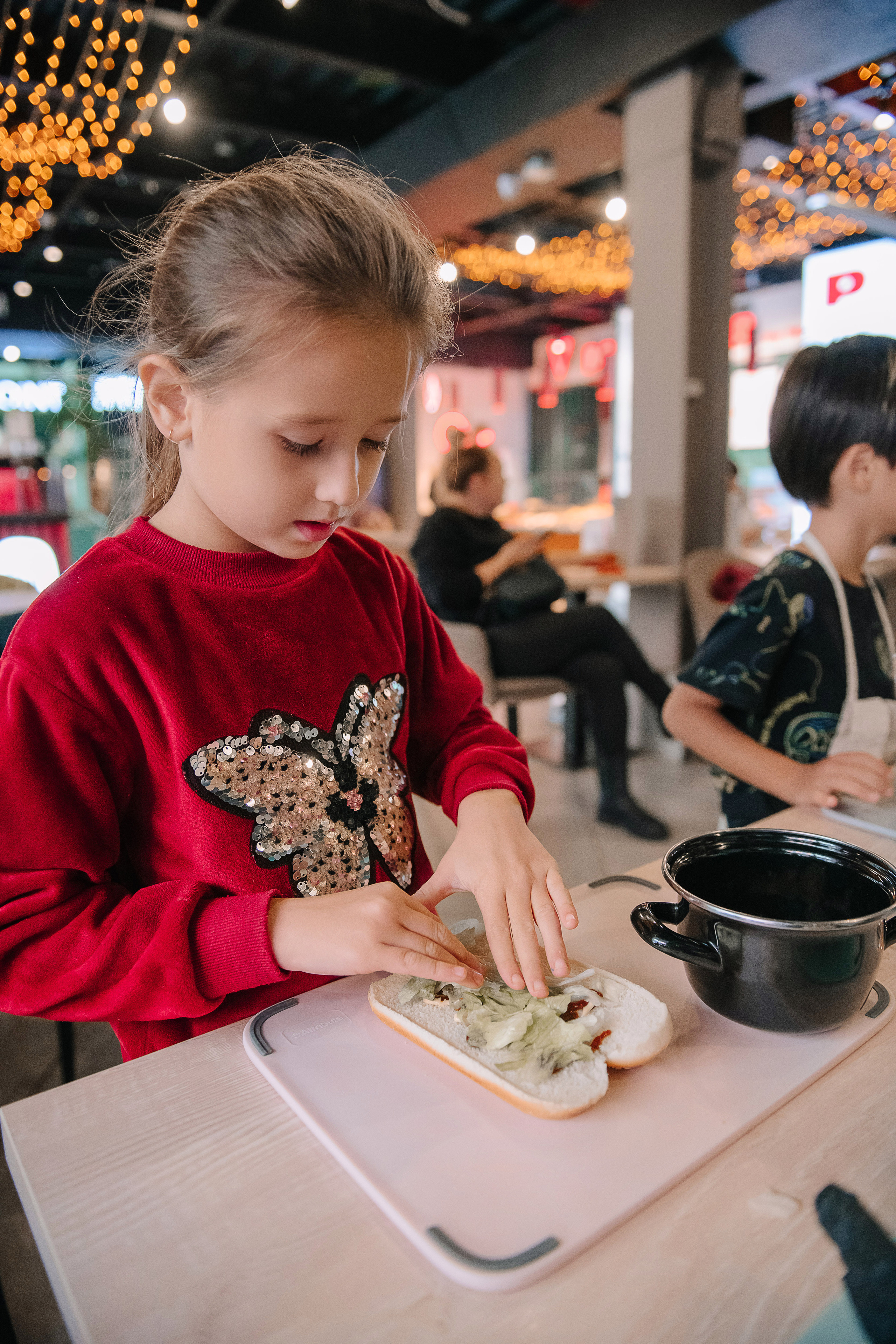Гастродвор. Детский мастер-класс по приготовлению хот-догов🌭. Фотограф Валерия Голубева (Миронова)