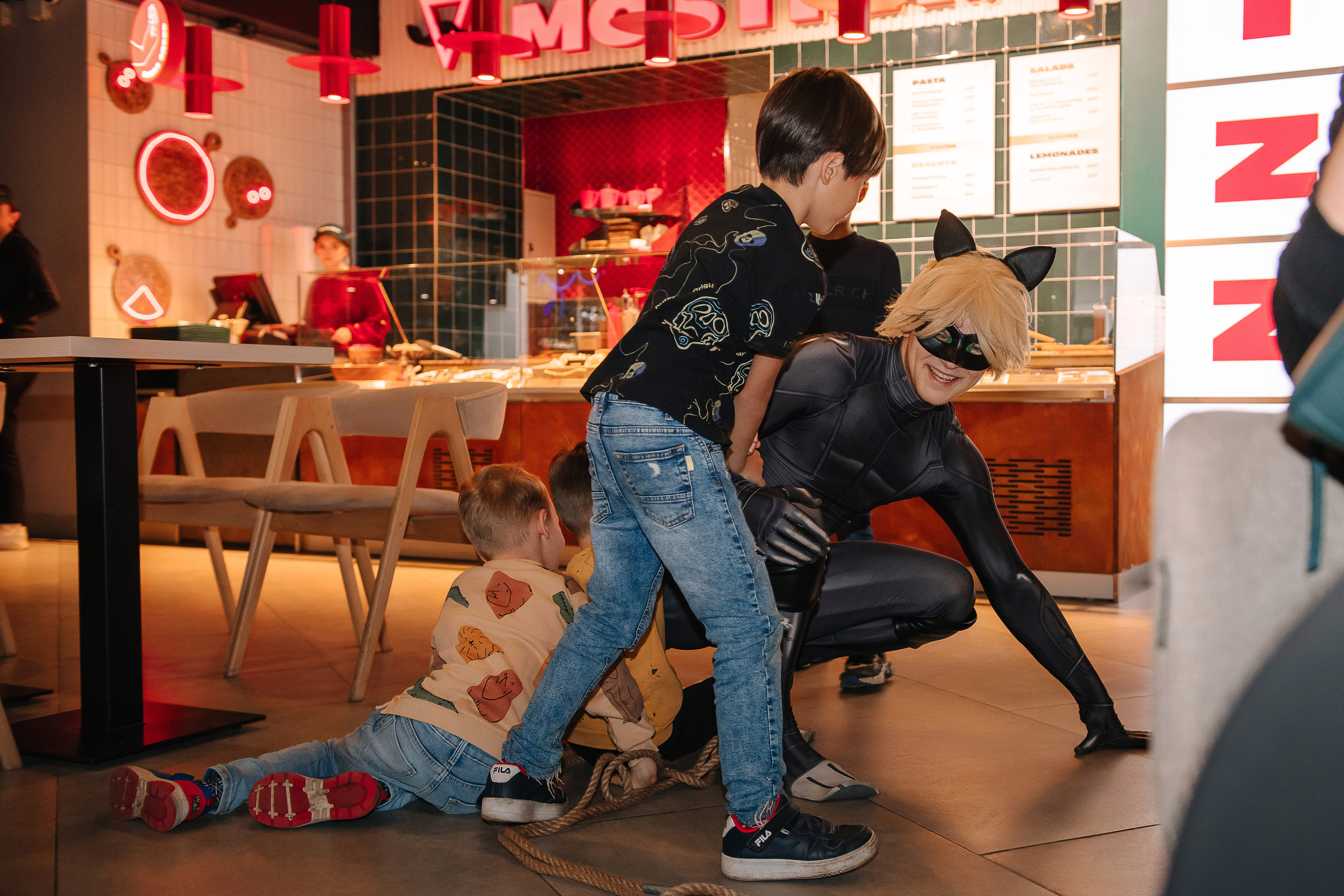 Гастродвор. Детский мастер-класс по приготовлению хот-догов🌭. Фотограф Валерия Голубева (Миронова)