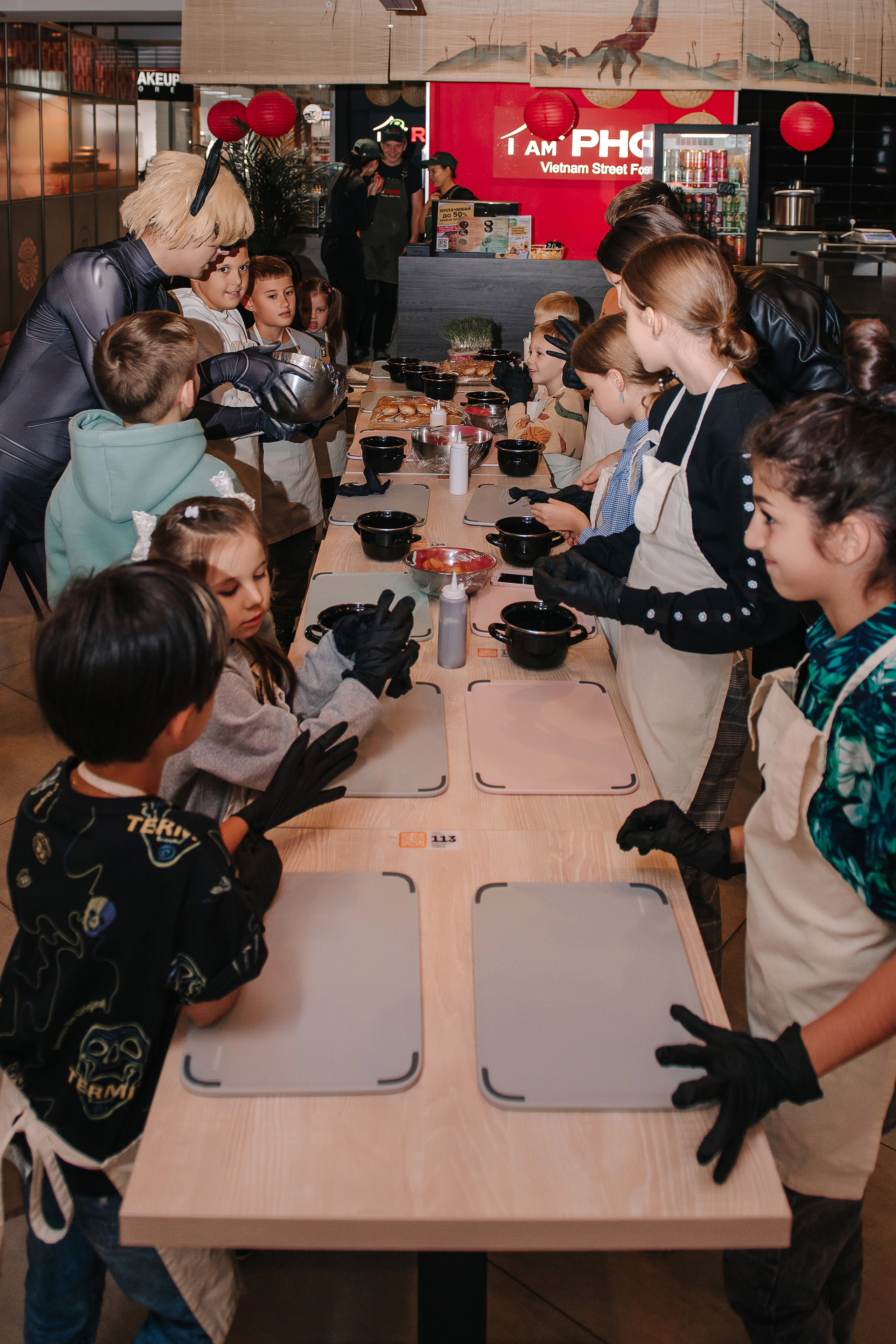 Гастродвор. Детский мастер-класс по приготовлению хот-догов🌭. Фотограф Валерия Голубева (Миронова)