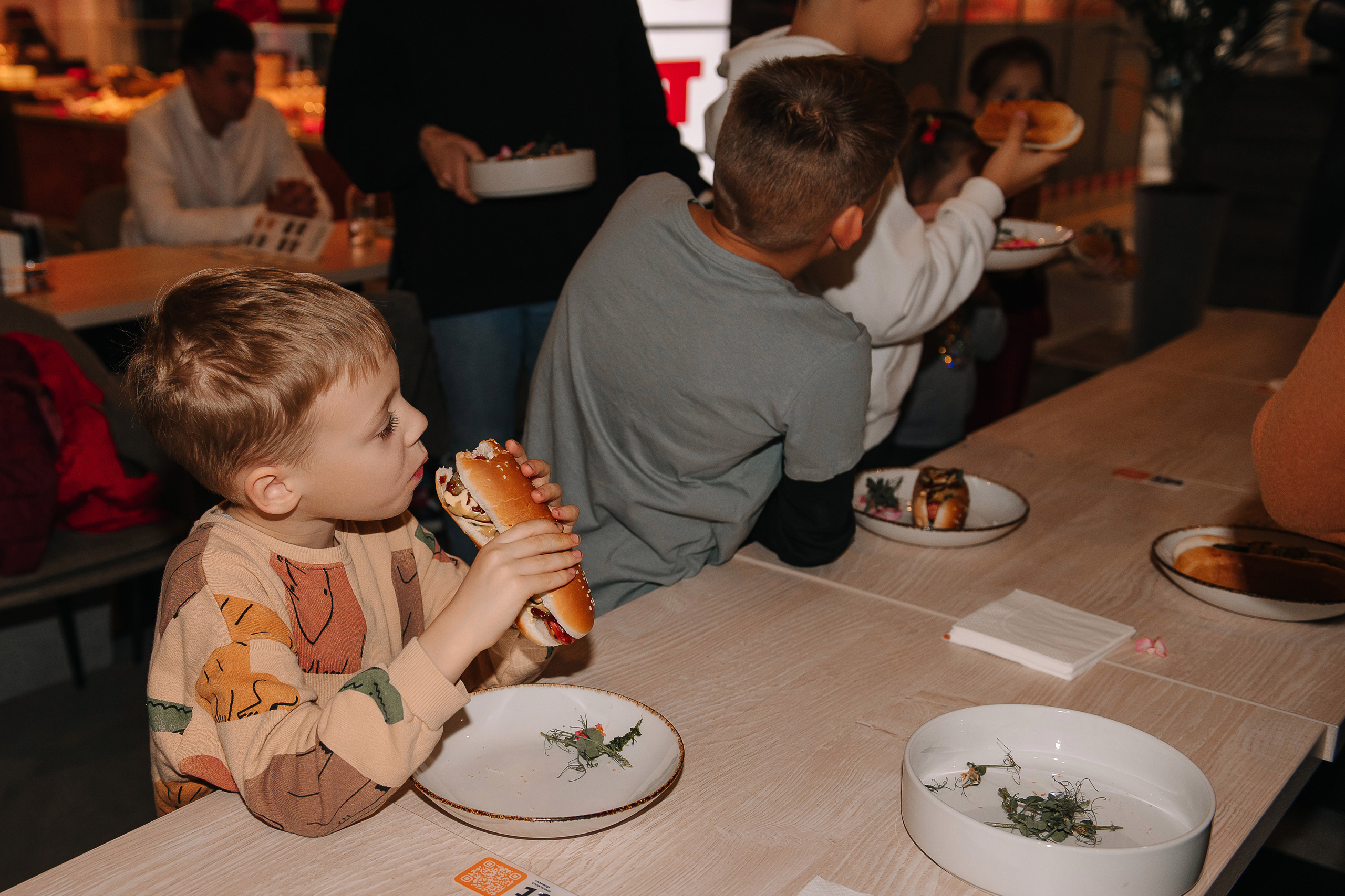 Гастродвор. Детский мастер-класс по приготовлению хот-догов🌭. Фотограф Валерия Голубева (Миронова)