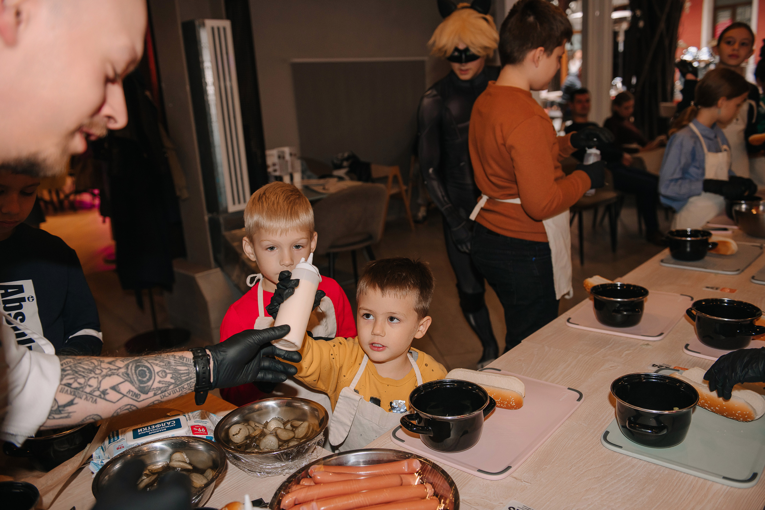 Гастродвор. Детский мастер-класс по приготовлению хот-догов🌭. Фотограф Валерия Голубева (Миронова)
