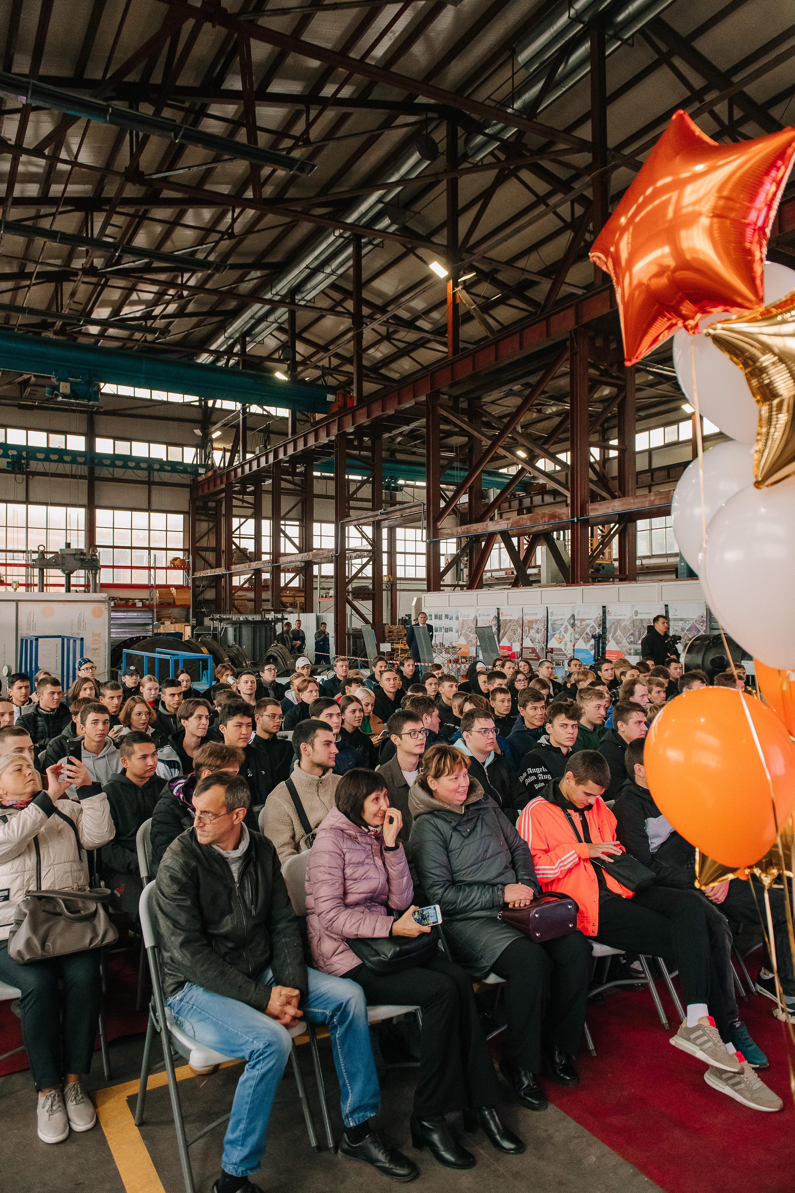 День открытых дверей на Саратовском арматурном заводе. Фотограф Валерия Голубева (Миронова)
