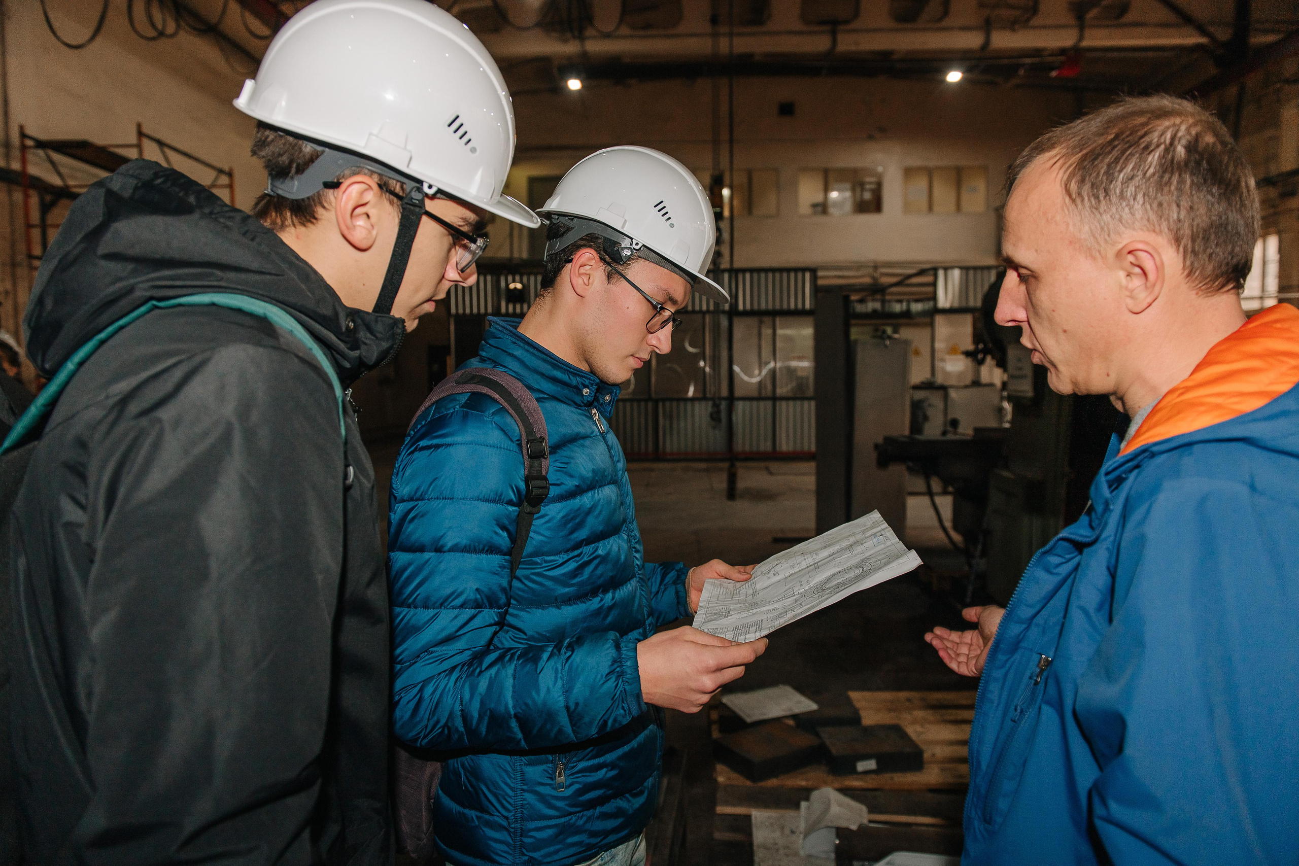 День открытых дверей на Саратовском арматурном заводе. Фотограф Валерия Голубева (Миронова)