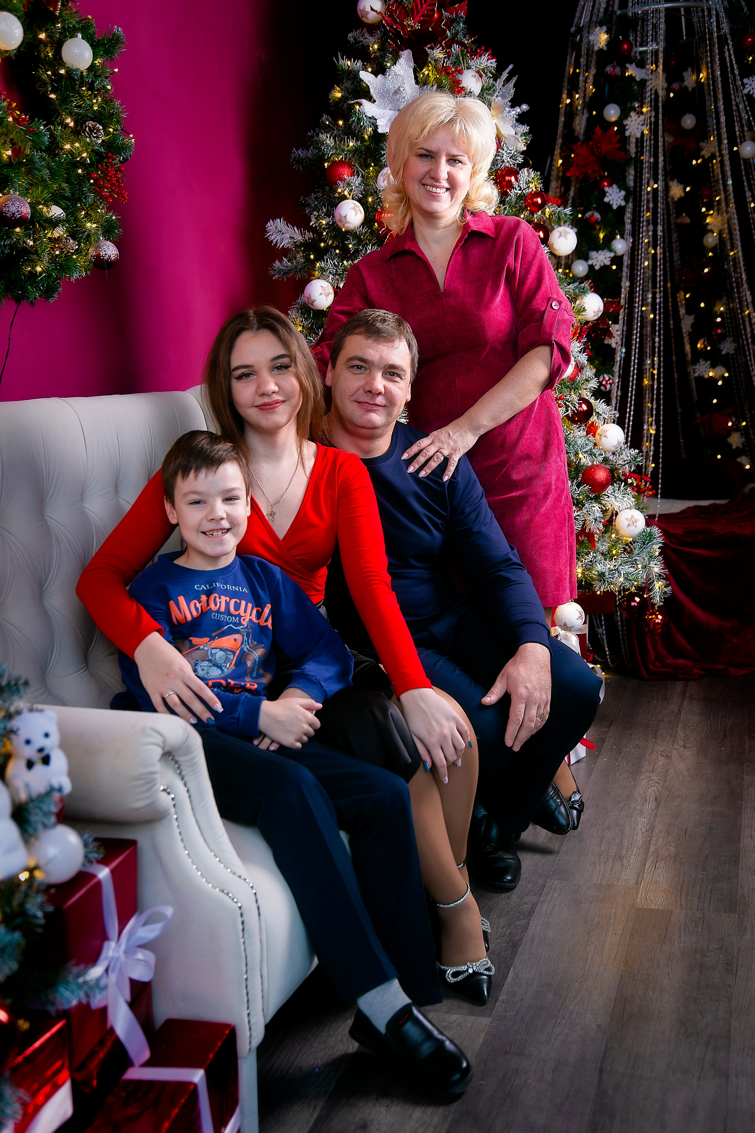 В фотостудии.Новогодняя24.Постновы. Лев Постнов.Фотограф. Нижний Новгород