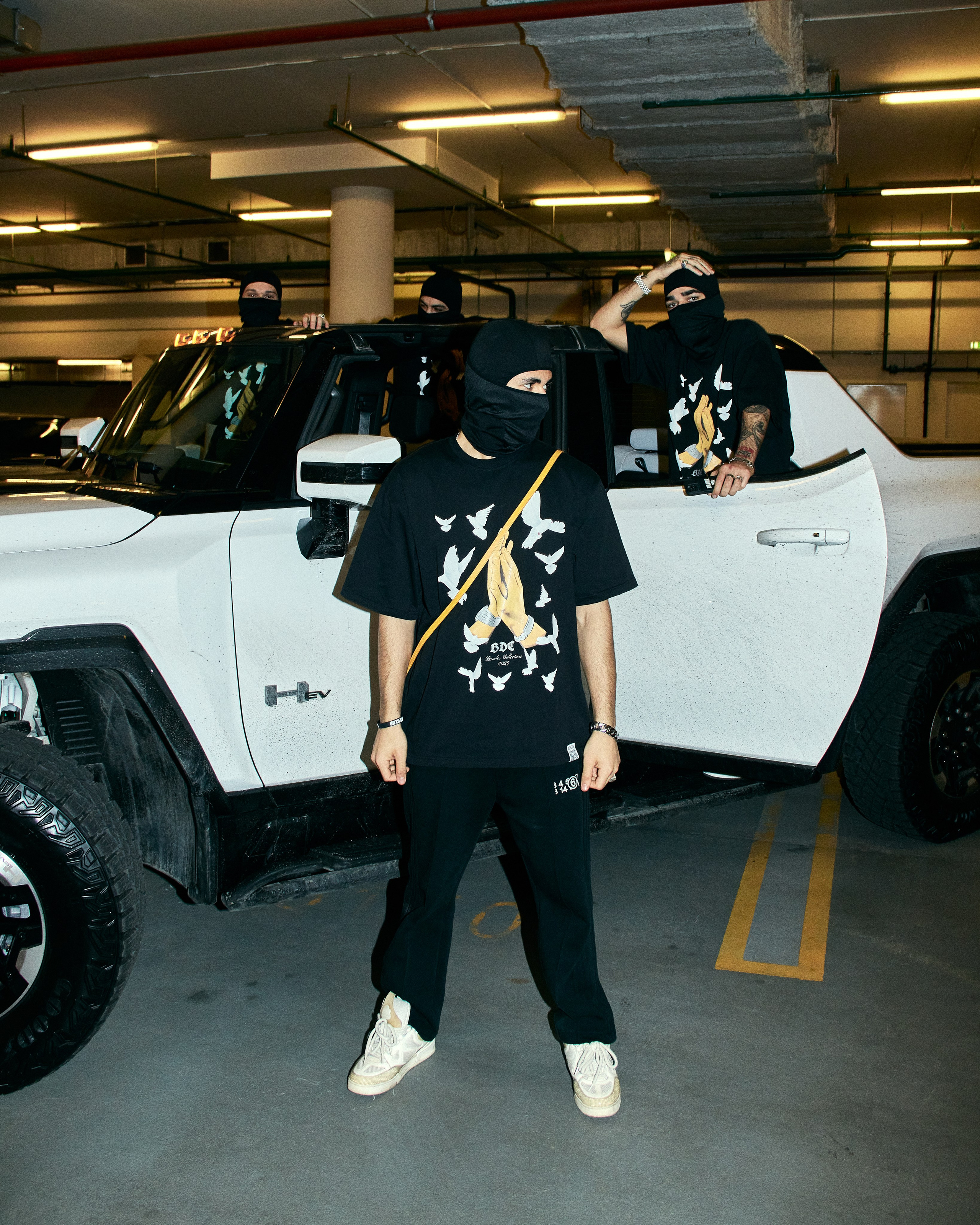 BANDES. Andrew Valmus