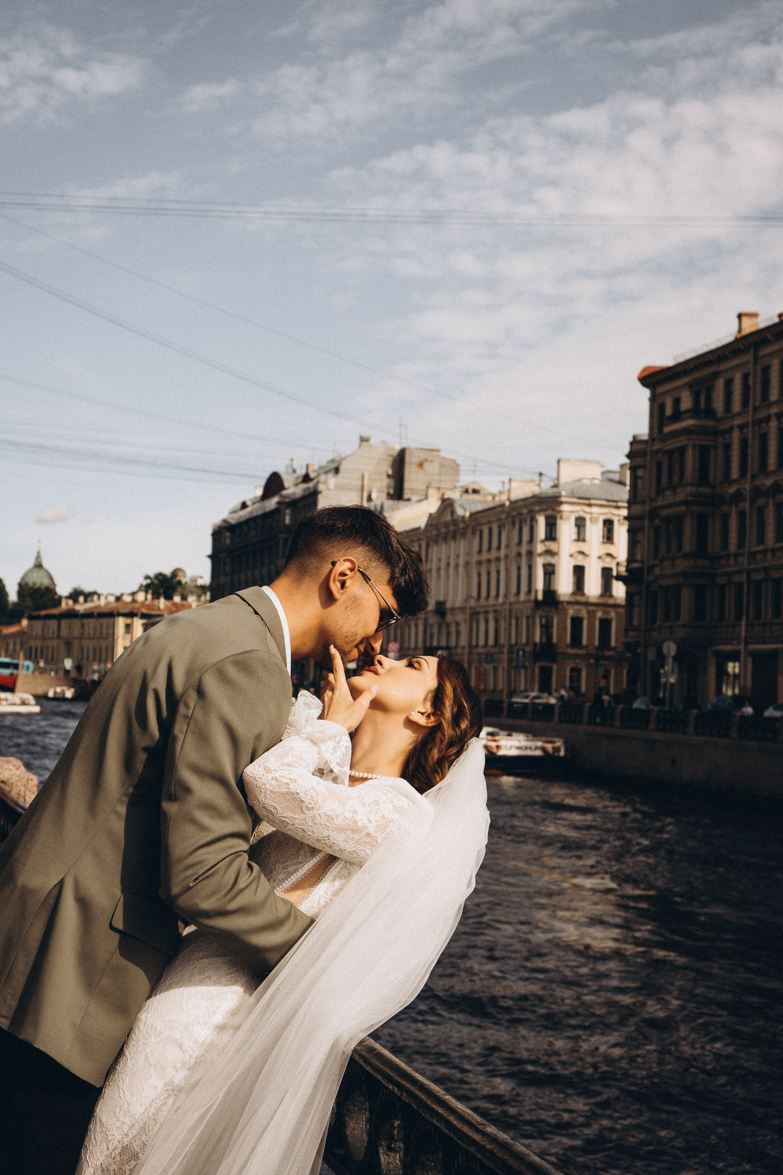 СВАДЕБНАЯ ПРОГУЛКА ВОЗЕ ИСАИКЕВСКОГО СОБОРА АСТОРИИ И ЗАКОНОДАЛЕТНОГО СОБРАНИЯ. Профессиональный фотограф, Санкт-Петербург — Виктория Богомолова