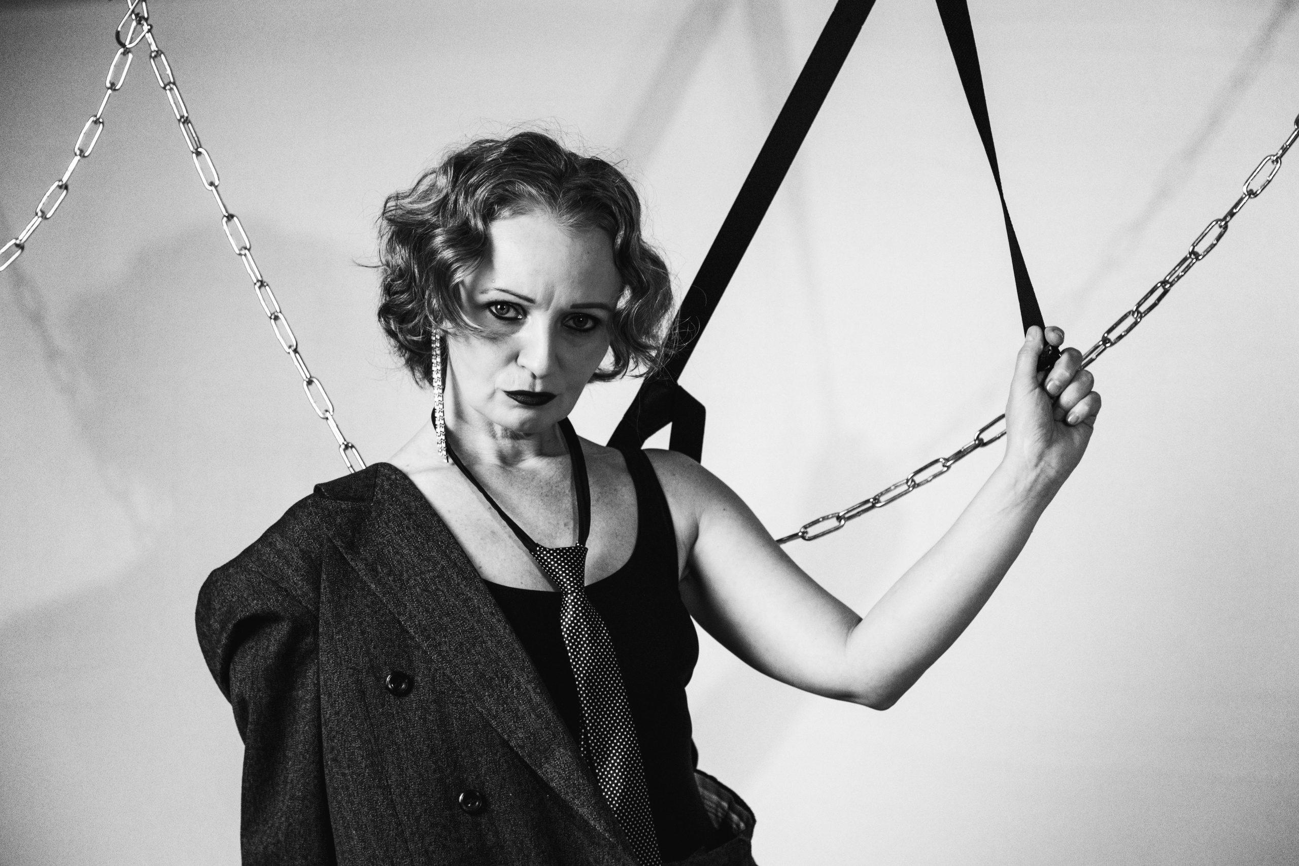 2025-07-13. Анжела и пиджак