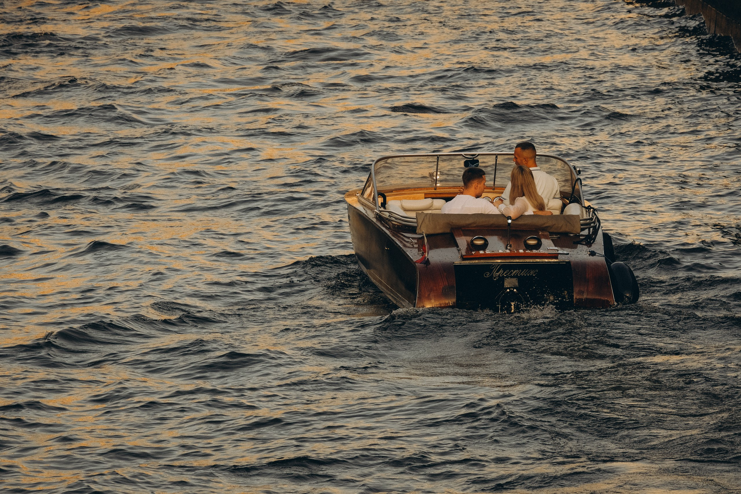 СВАДЕНБНАЯ СЬЕМКА НА КАТЕРЕ ПО КАНАЛАМ САНКТ-ПЕТЕРБУРГА И В АКВАТОРИИ НЕВЫ. Профессиональный фотограф, Санкт-Петербург — Виктория Богомолова