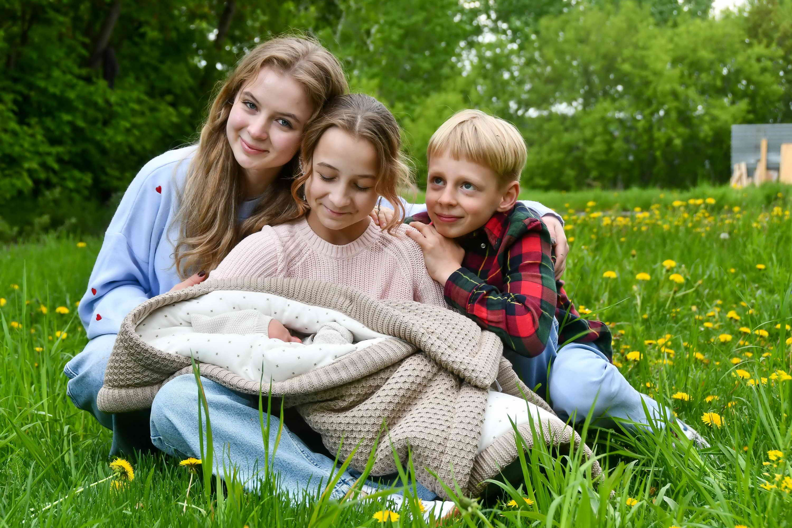 Выписка из роддома. Гуляния. Репортажный и детский фотограф в Новосибирске