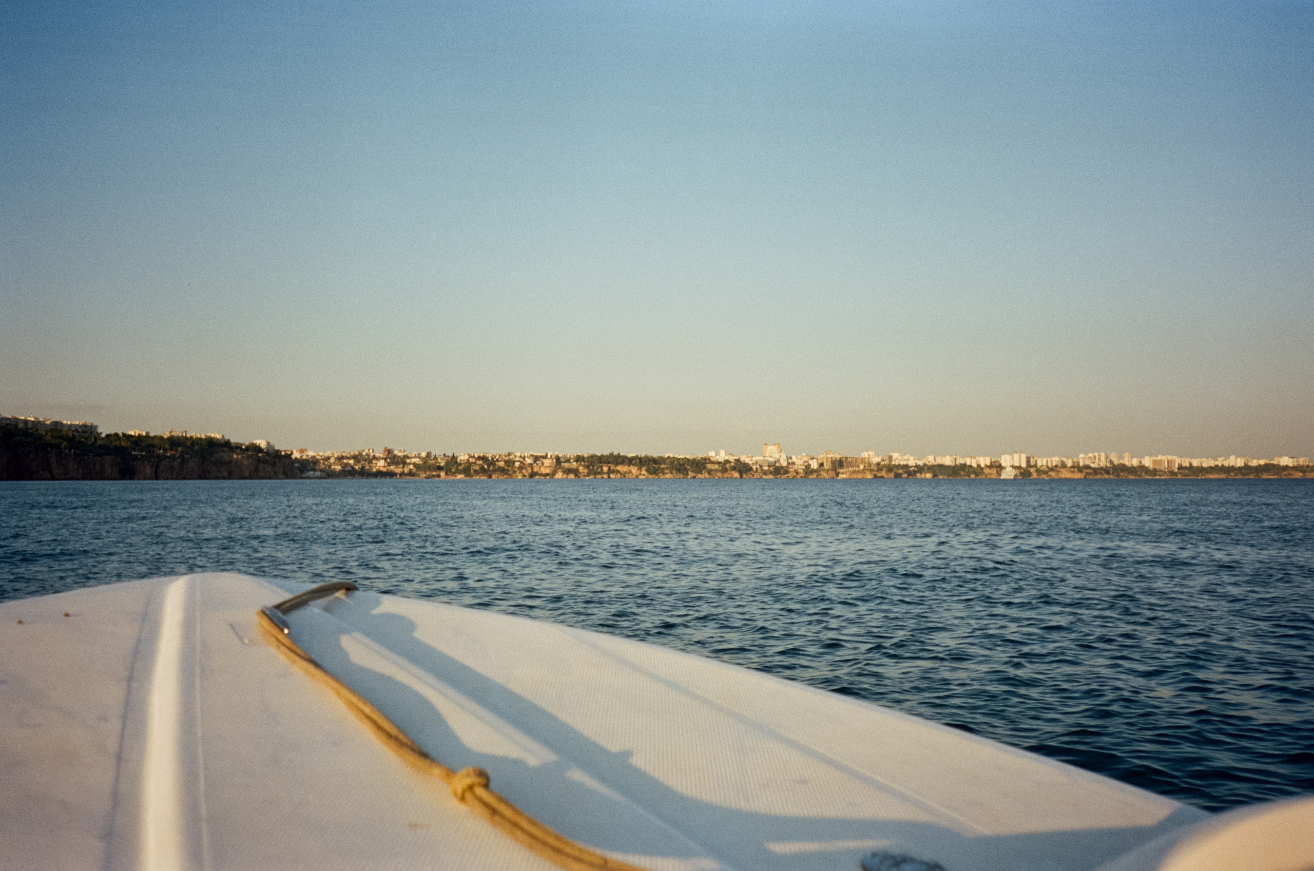 Прогулка на катере до порта Калеичи и обратно к бару Calypso. Закат. Фотограф-документалист Мария Осокина