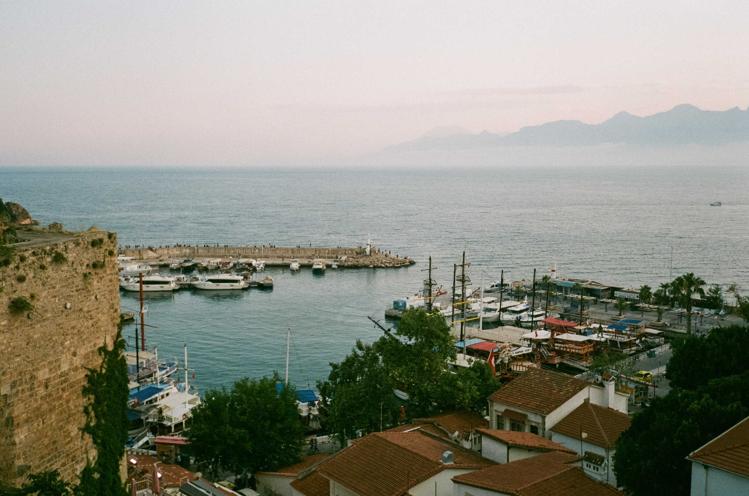 Смотровая площадка, виды на город и порт Калеичи. Фотограф-документалист Мария Осокина