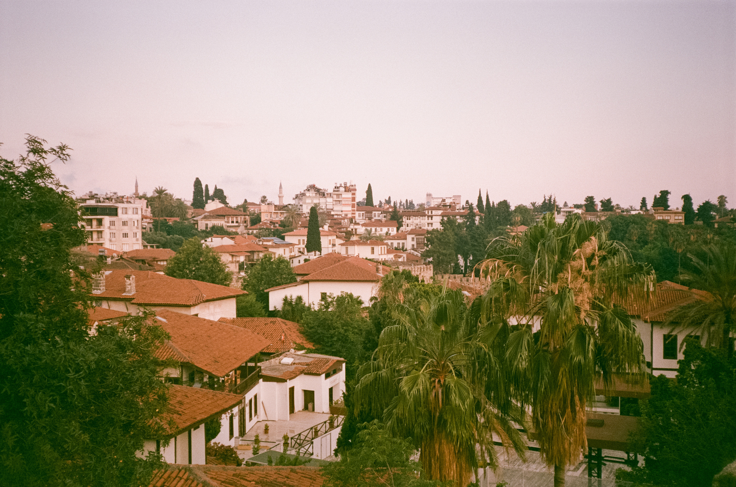 Вид на старый город и порт со смотровой площадки. Просрочка. Фотограф-документалист Мария Осокина