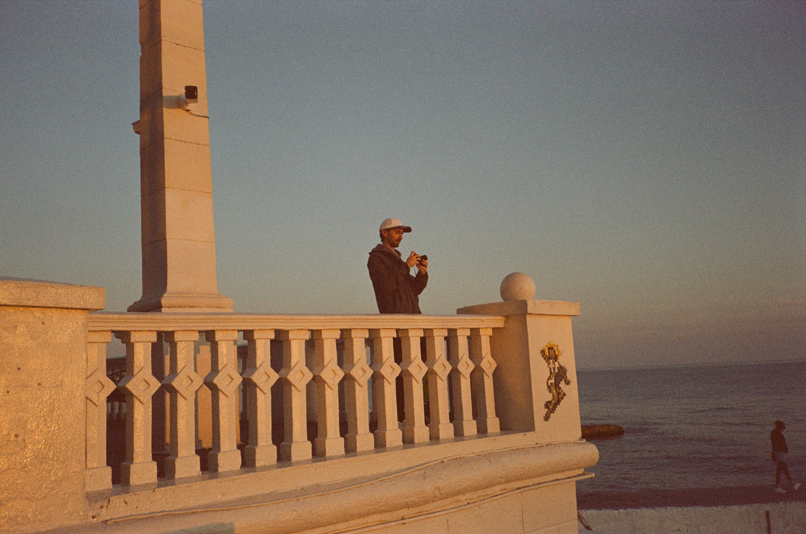 Вечерняя прогулка: закаты, крыша Metropol и улочки Сочи. Фотограф-документалист Мария Осокина