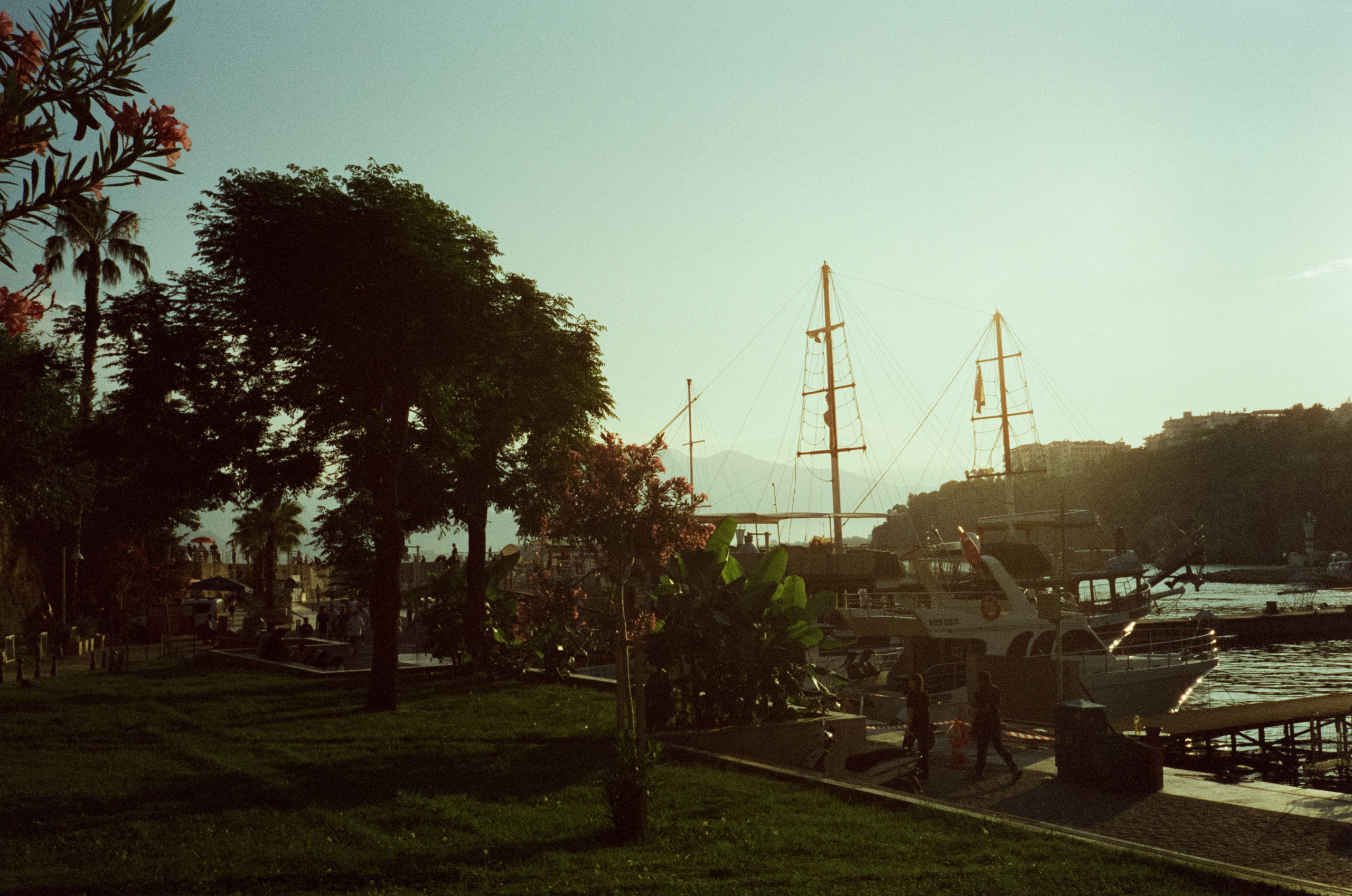 Порт Калеичи, улочки старого города и пляж Мермерли. Фотограф-документалист Мария Осокина