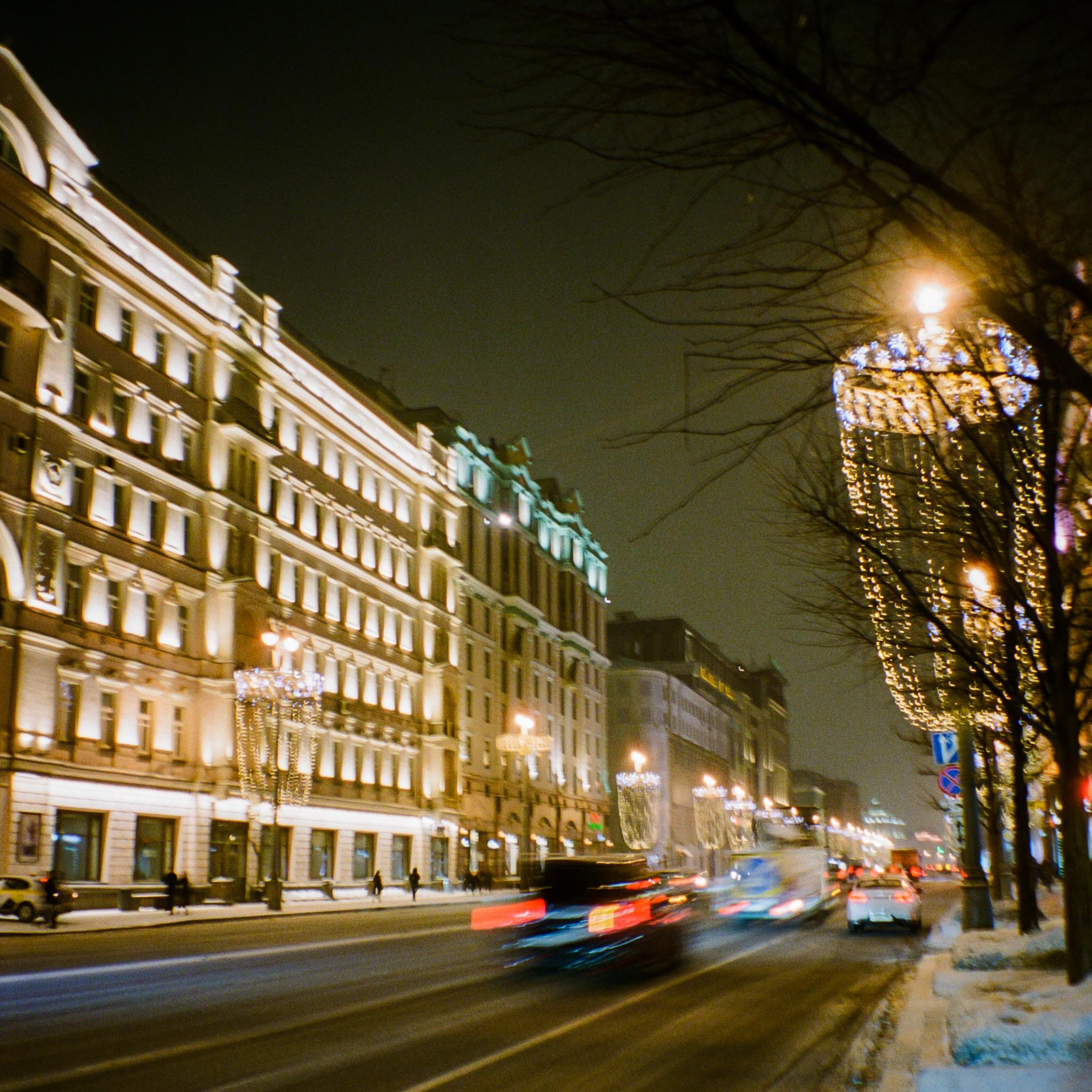 Тверская в феврале. Фонари. Фотограф-документалист Мария Осокина