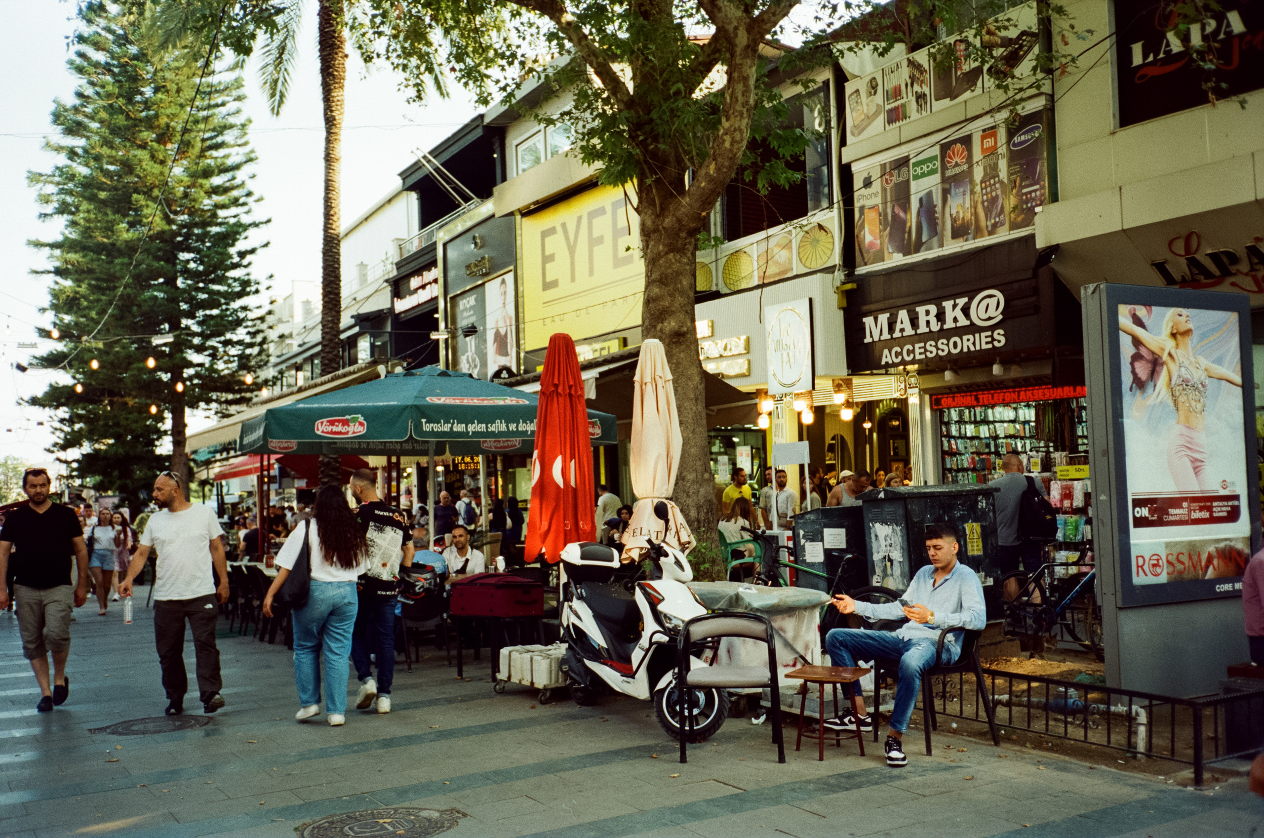 Улочки старого города, котики и кафе GeLatte. Фотограф-документалист Мария Осокина
