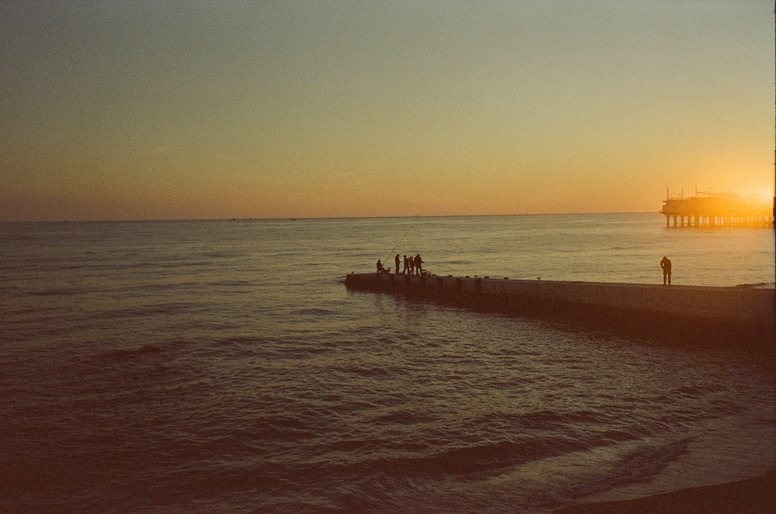 Вечерняя прогулка: закаты, крыша Metropol и улочки Сочи. Фотограф-документалист Мария Осокина
