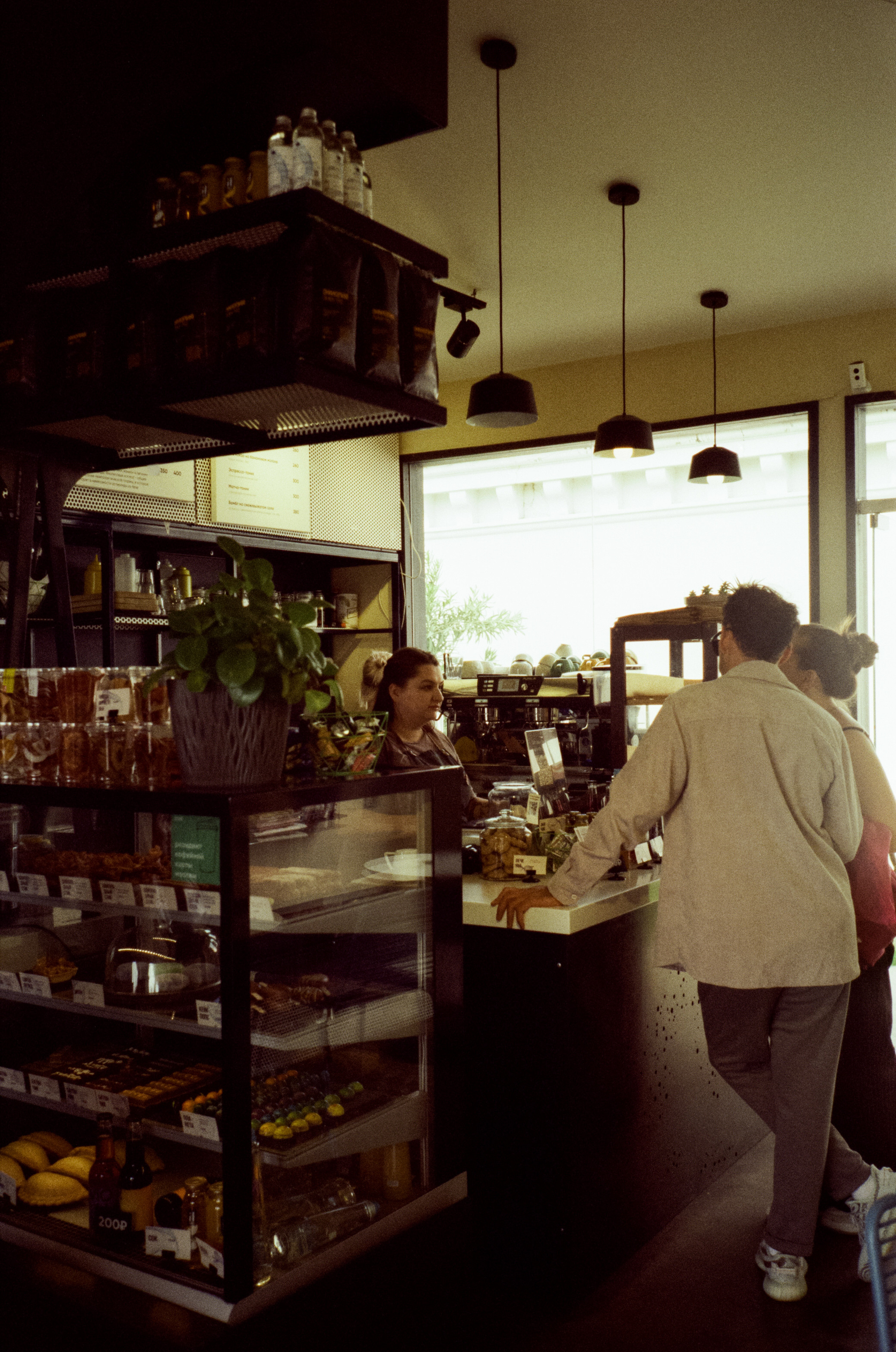 Прогулка по набережной Сочи: море, пальмы и уютная кофейня. Фотограф-документалист Мария Осокина