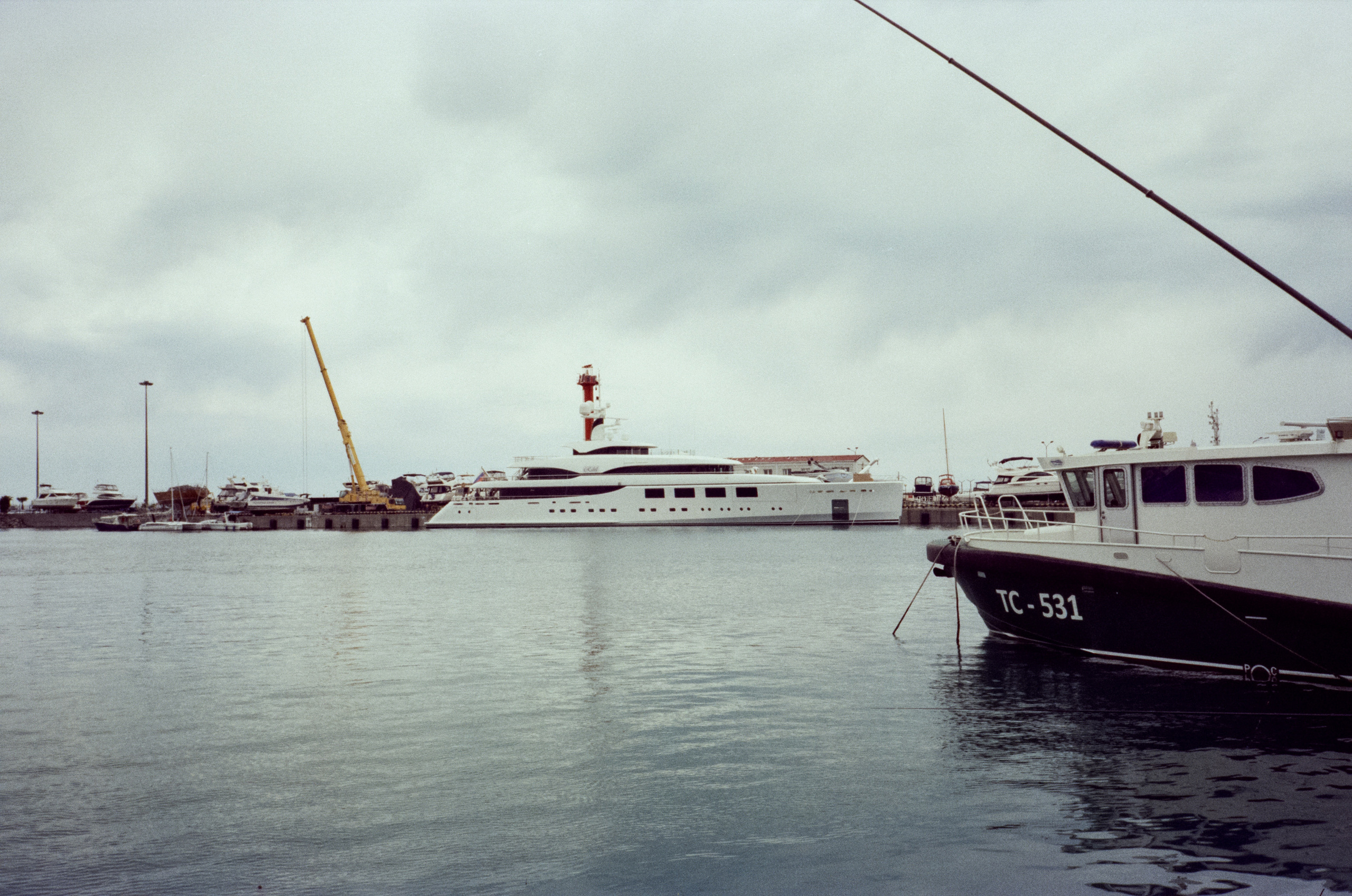 Прогулка по набережной Сочи: море, пальмы и уютная кофейня. Фотограф-документалист Мария Осокина