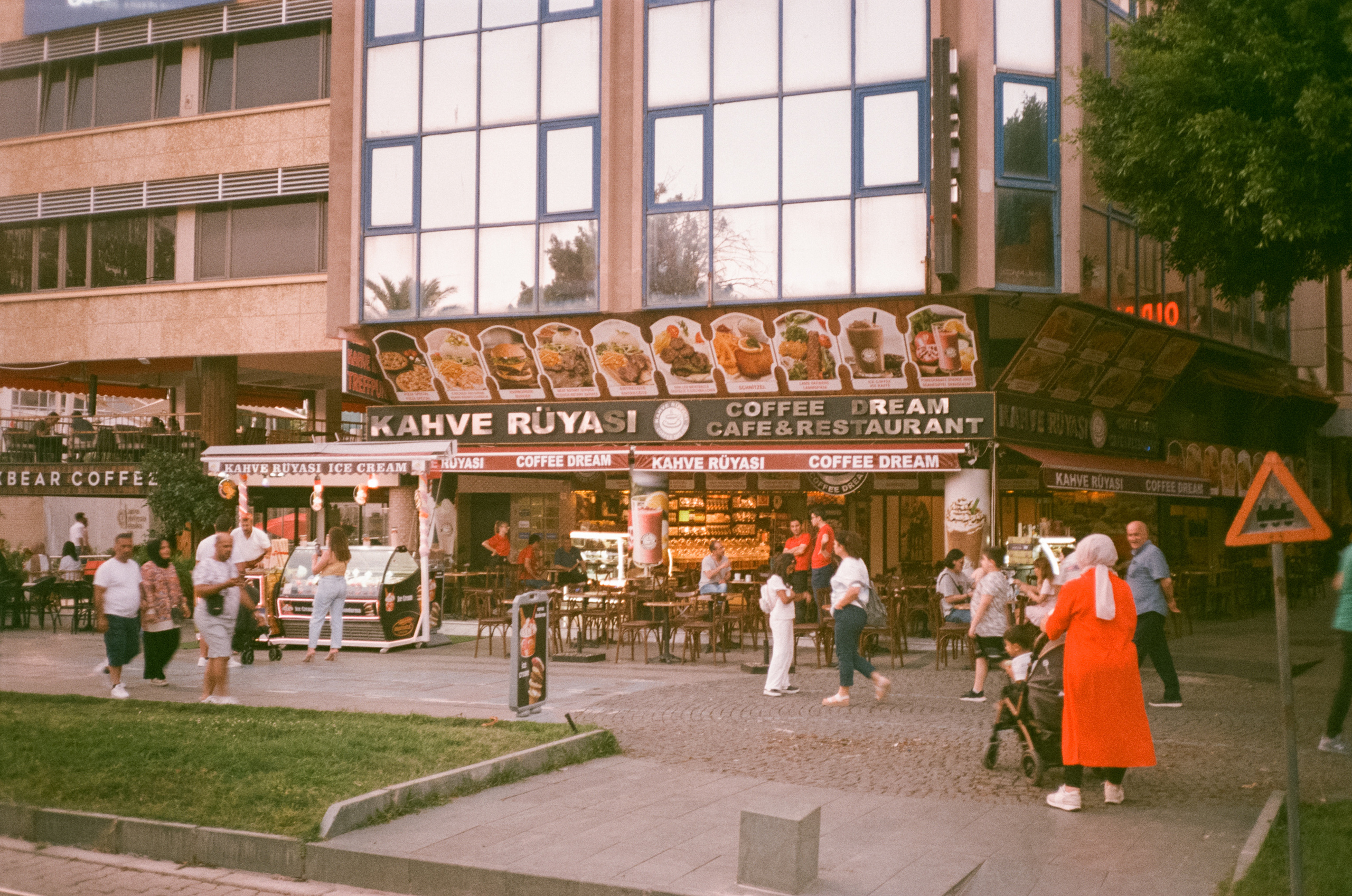 Вид на старый город и порт со смотровой площадки. Просрочка. Фотограф-документалист Мария Осокина