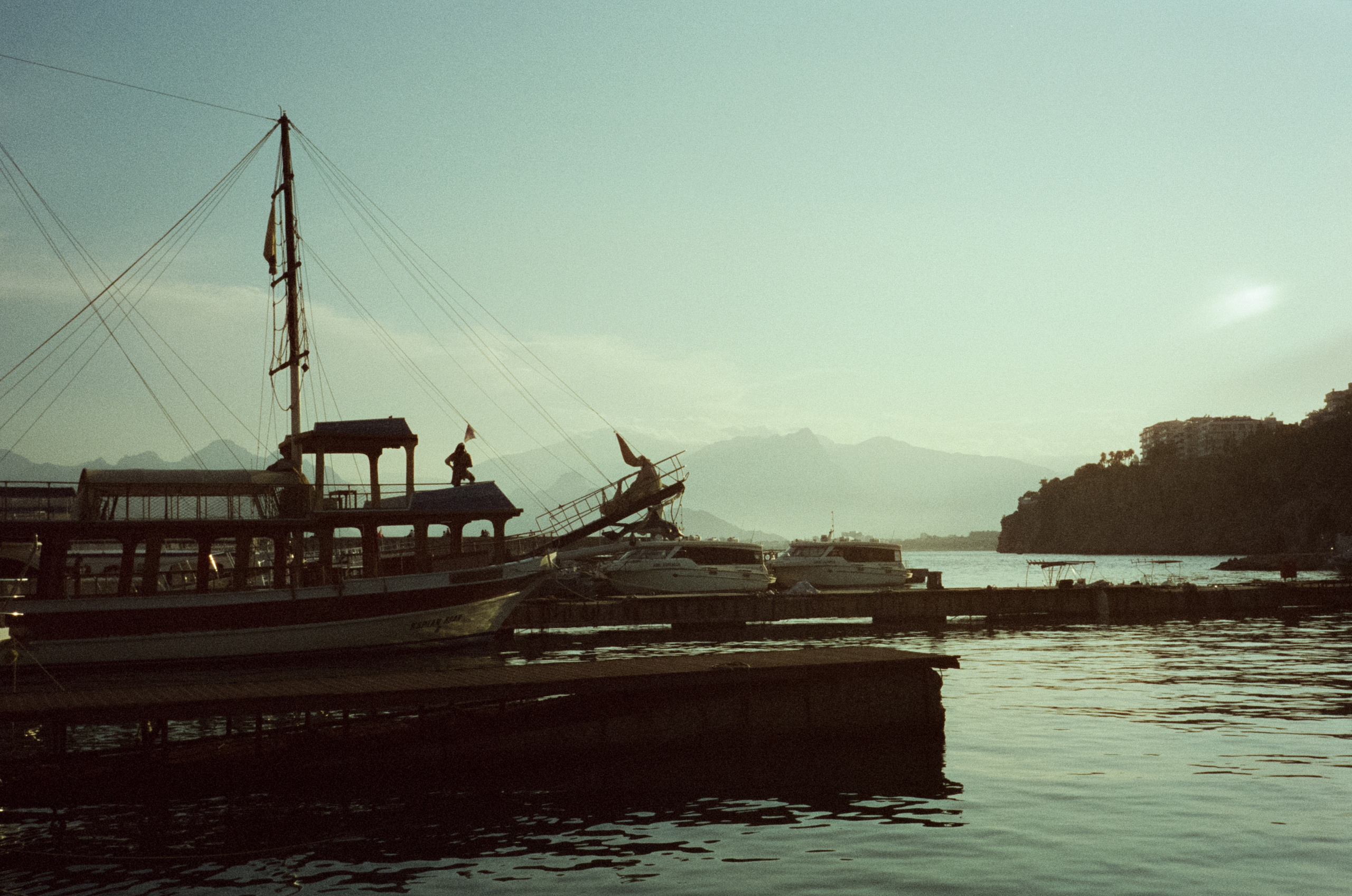 Порт Калеичи, улочки старого города и пляж Мермерли. Фотограф-документалист Мария Осокина
