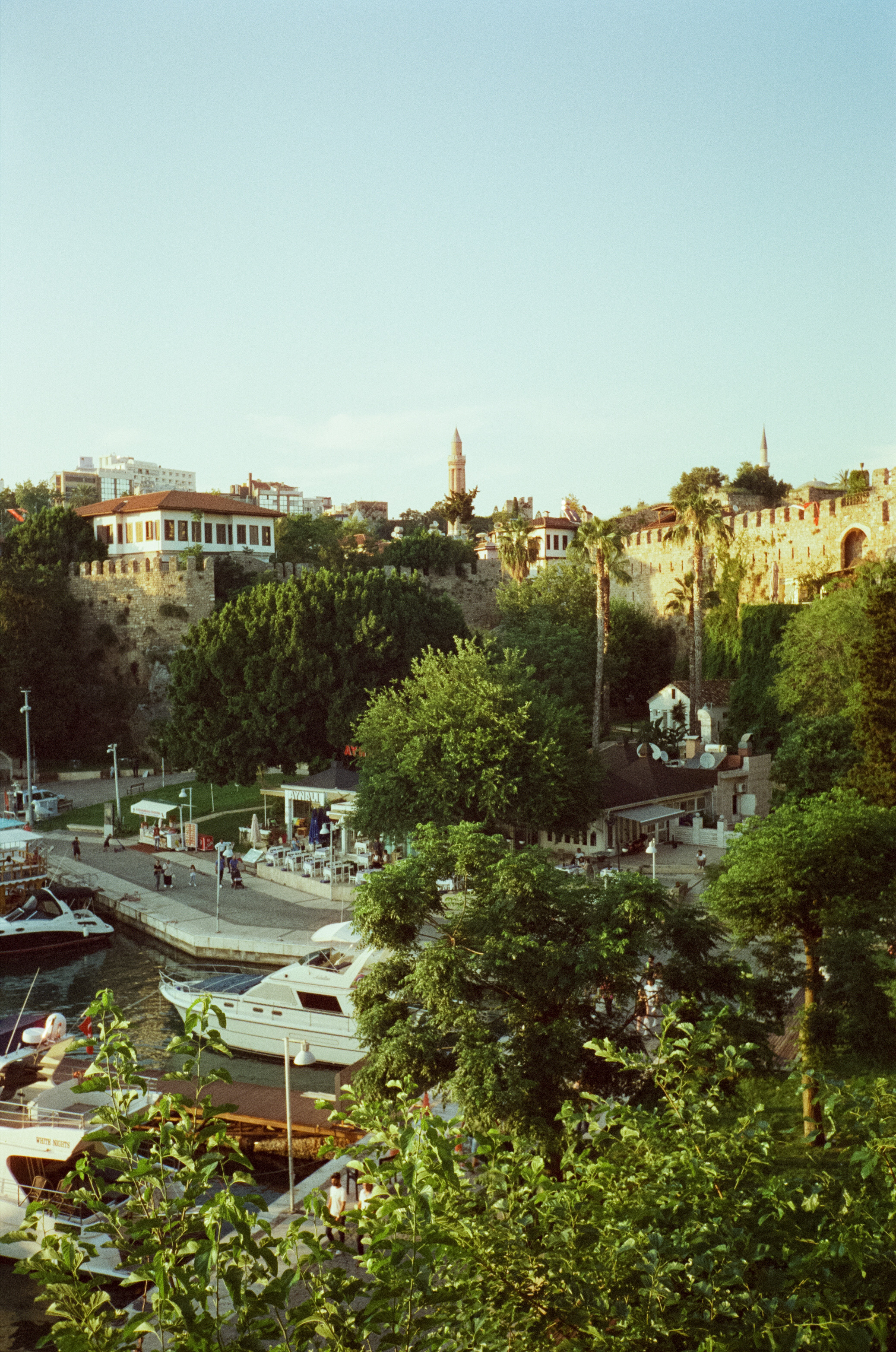 Порт Калеичи, улочки старого города и пляж Мермерли. Фотограф-документалист Мария Осокина