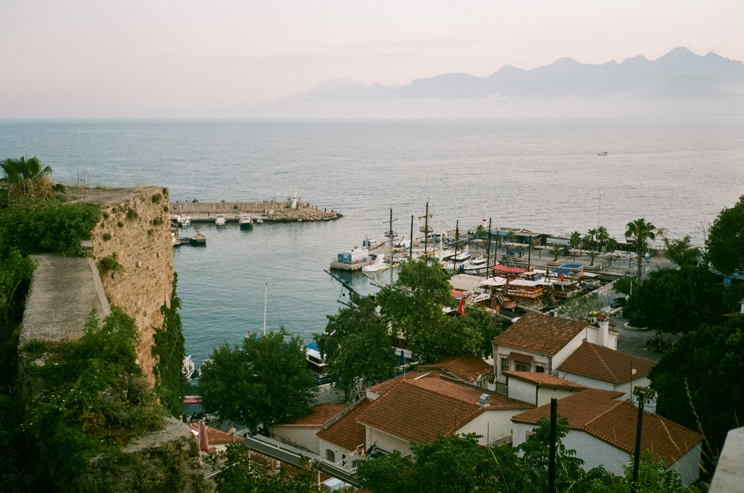 Смотровая площадка, виды на город и порт Калеичи. Фотограф-документалист Мария Осокина