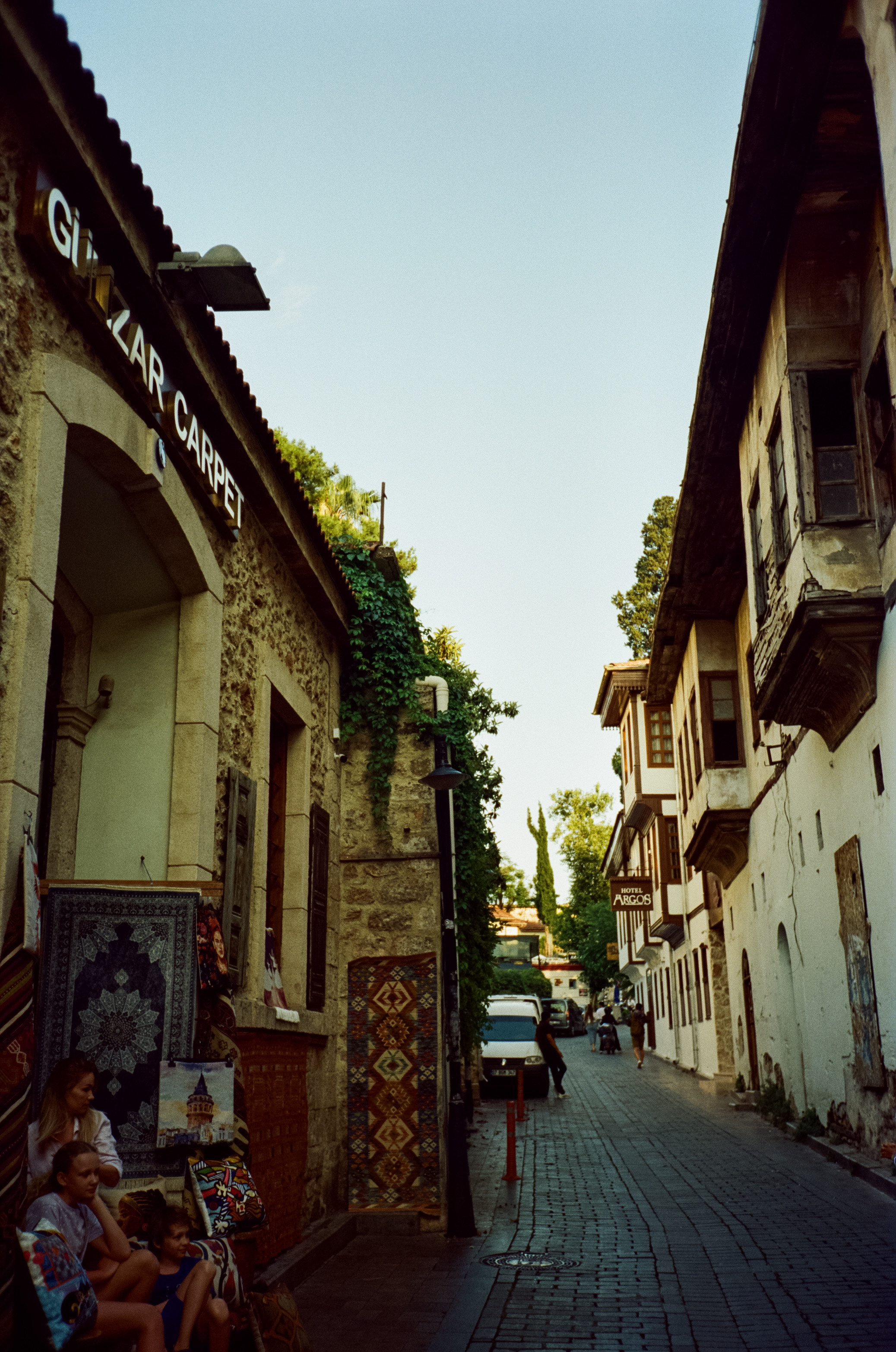 Атмосфера старого города, улочки и кафе Калеичи. Фотограф-документалист Мария Осокина