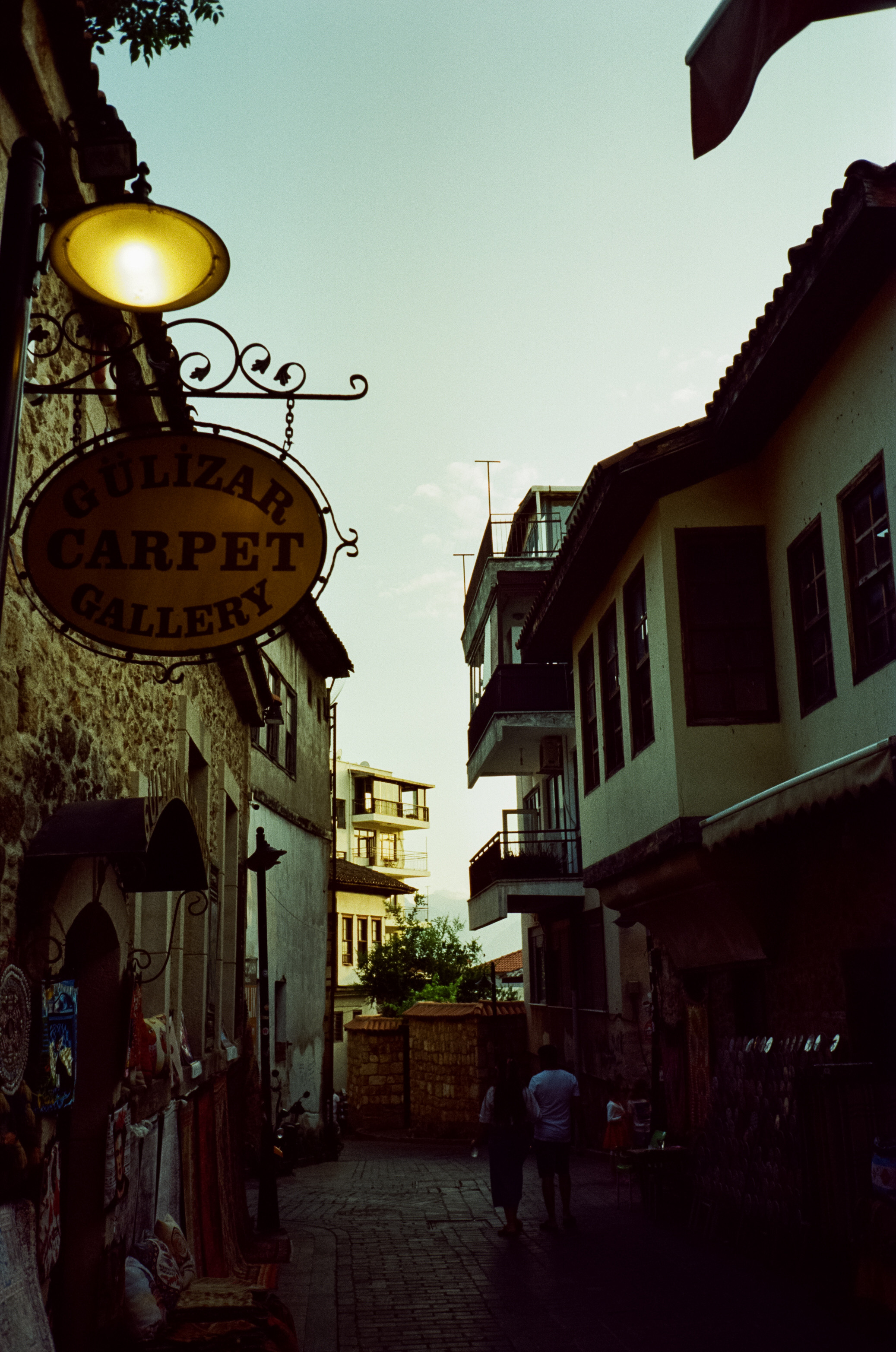 Атмосфера старого города, улочки и кафе Калеичи. Фотограф-документалист Мария Осокина