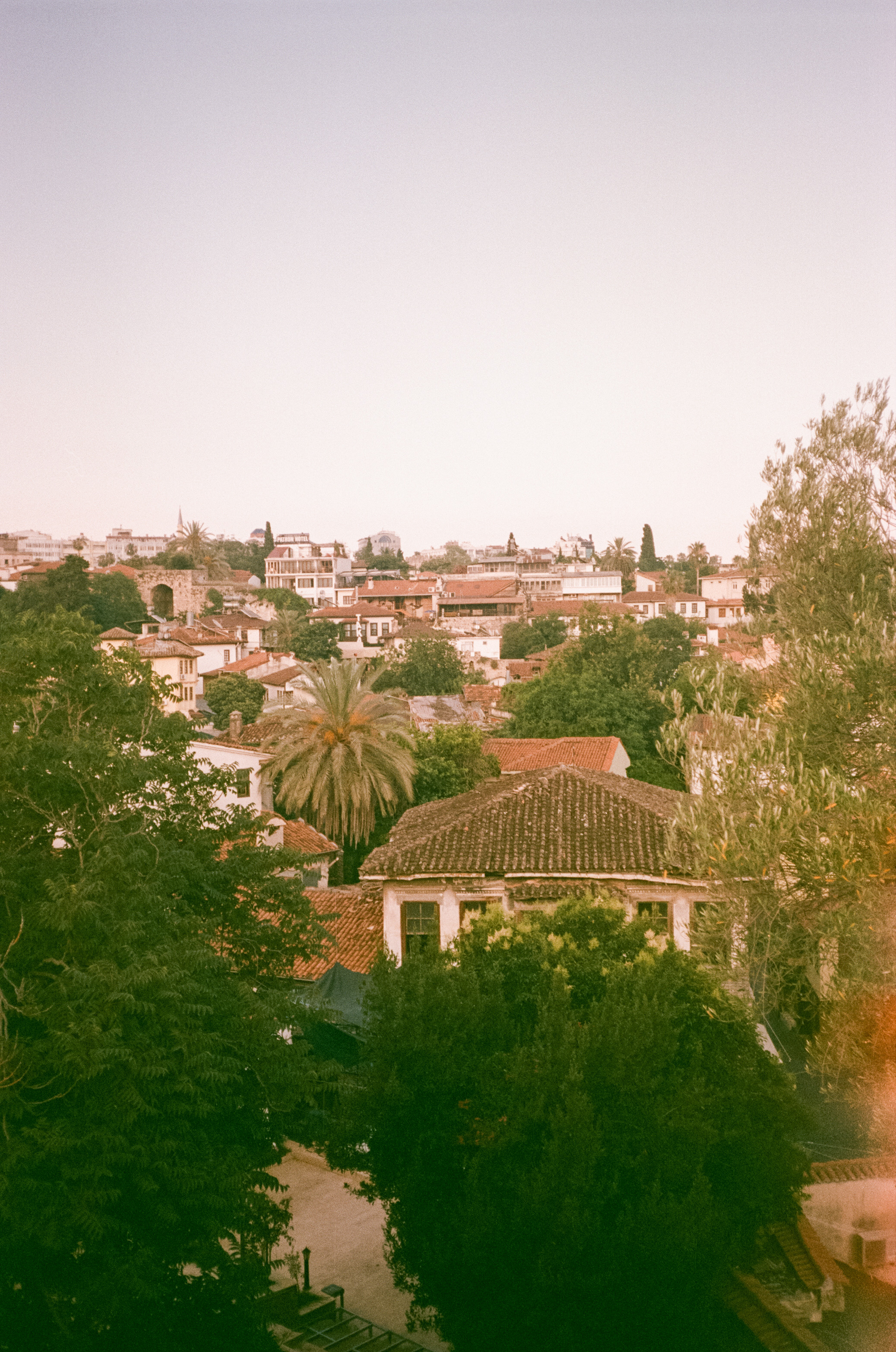 Вид на старый город и порт со смотровой площадки. Просрочка. Фотограф-документалист Мария Осокина