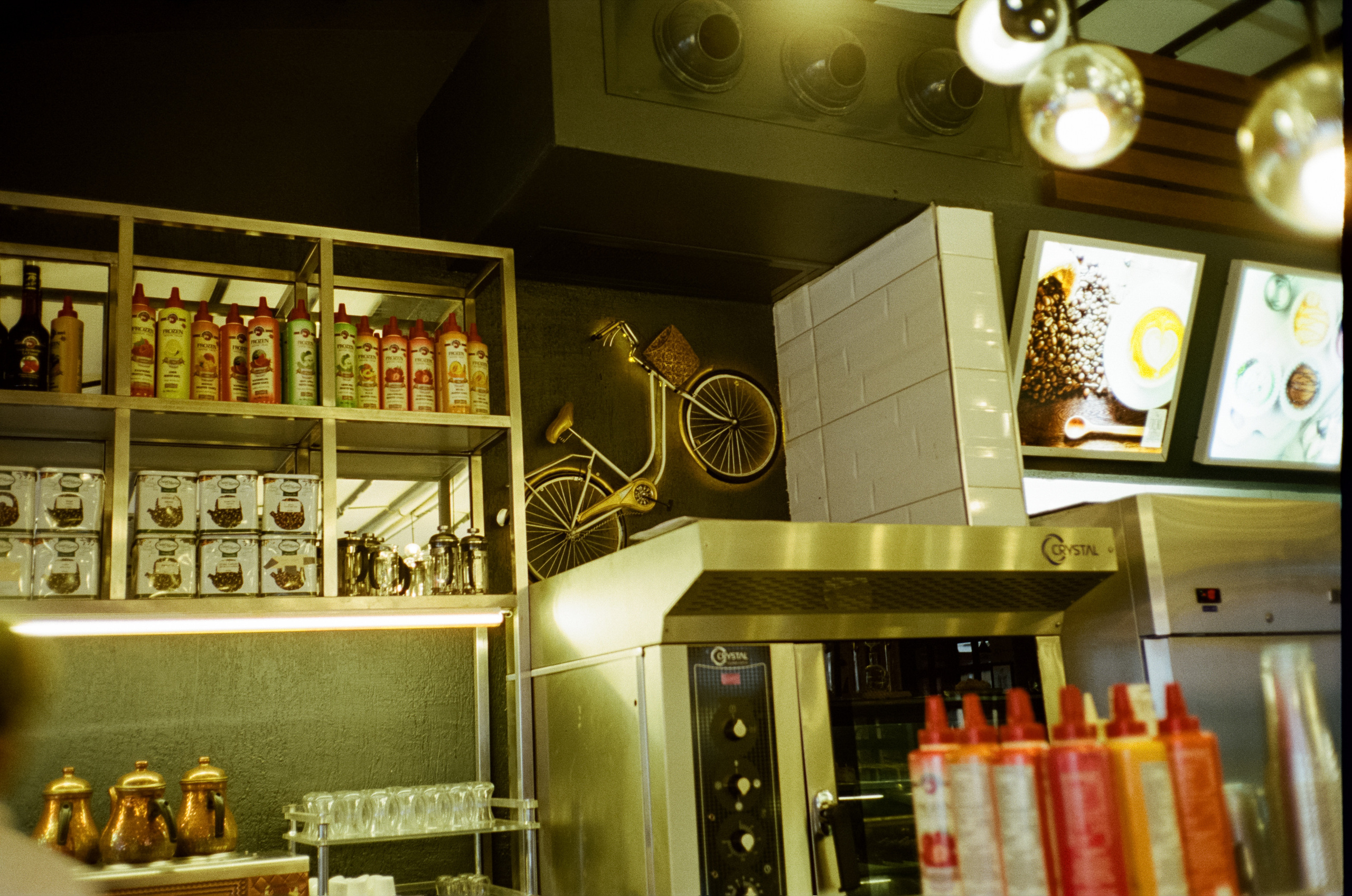 Рассвет и утро на пляже, кафе Trend Coffee и вечерняя набережная. Фотограф-документалист Мария Осокина