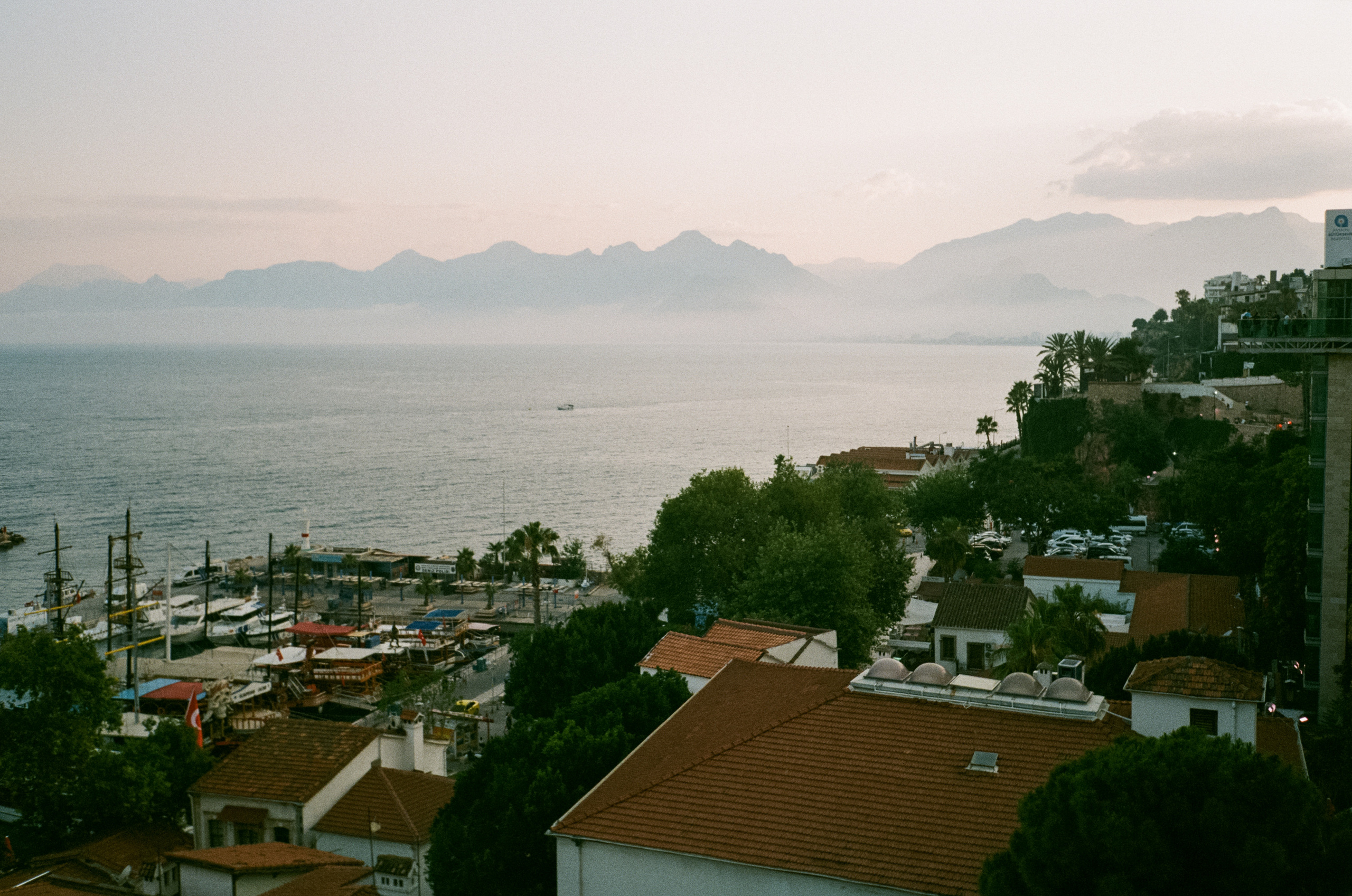 Смотровая площадка, виды на город и порт Калеичи. Фотограф-документалист Мария Осокина