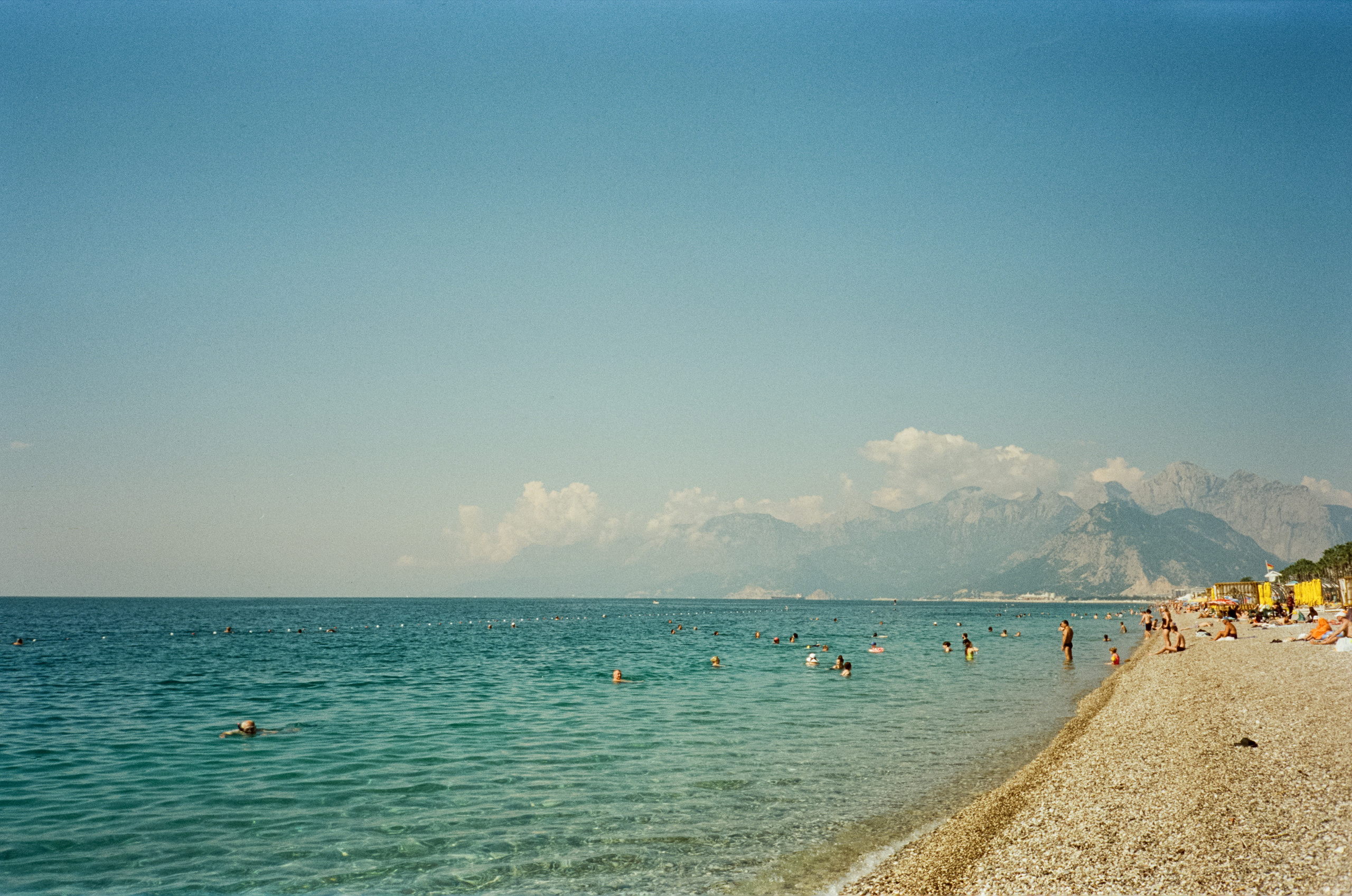 Рассвет и утро на пляже, кафе Trend Coffee и вечерняя набережная. Фотограф-документалист Мария Осокина