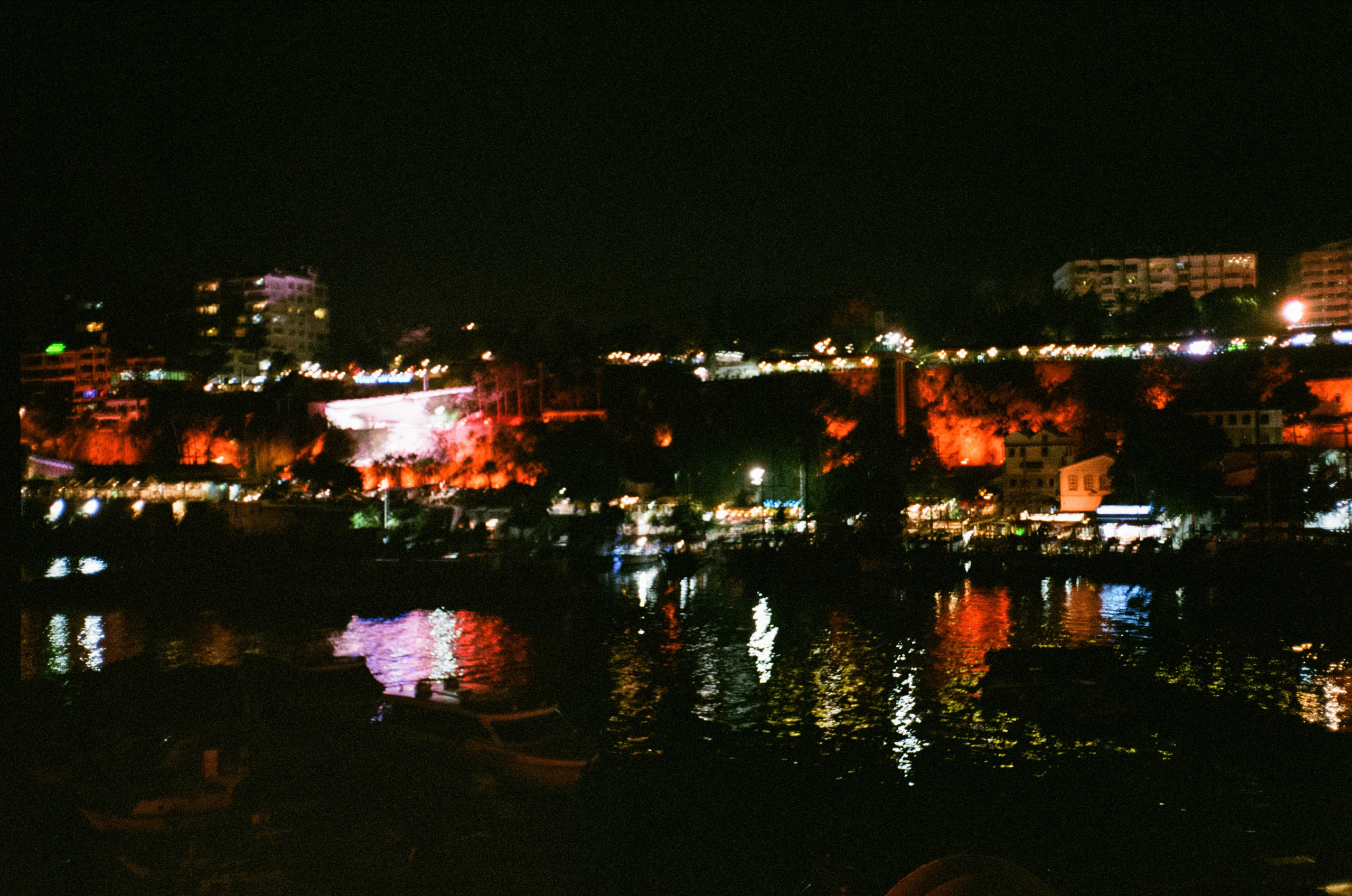 Аллея зонтиков и ночная Марина старого города. Фотограф-документалист Мария Осокина