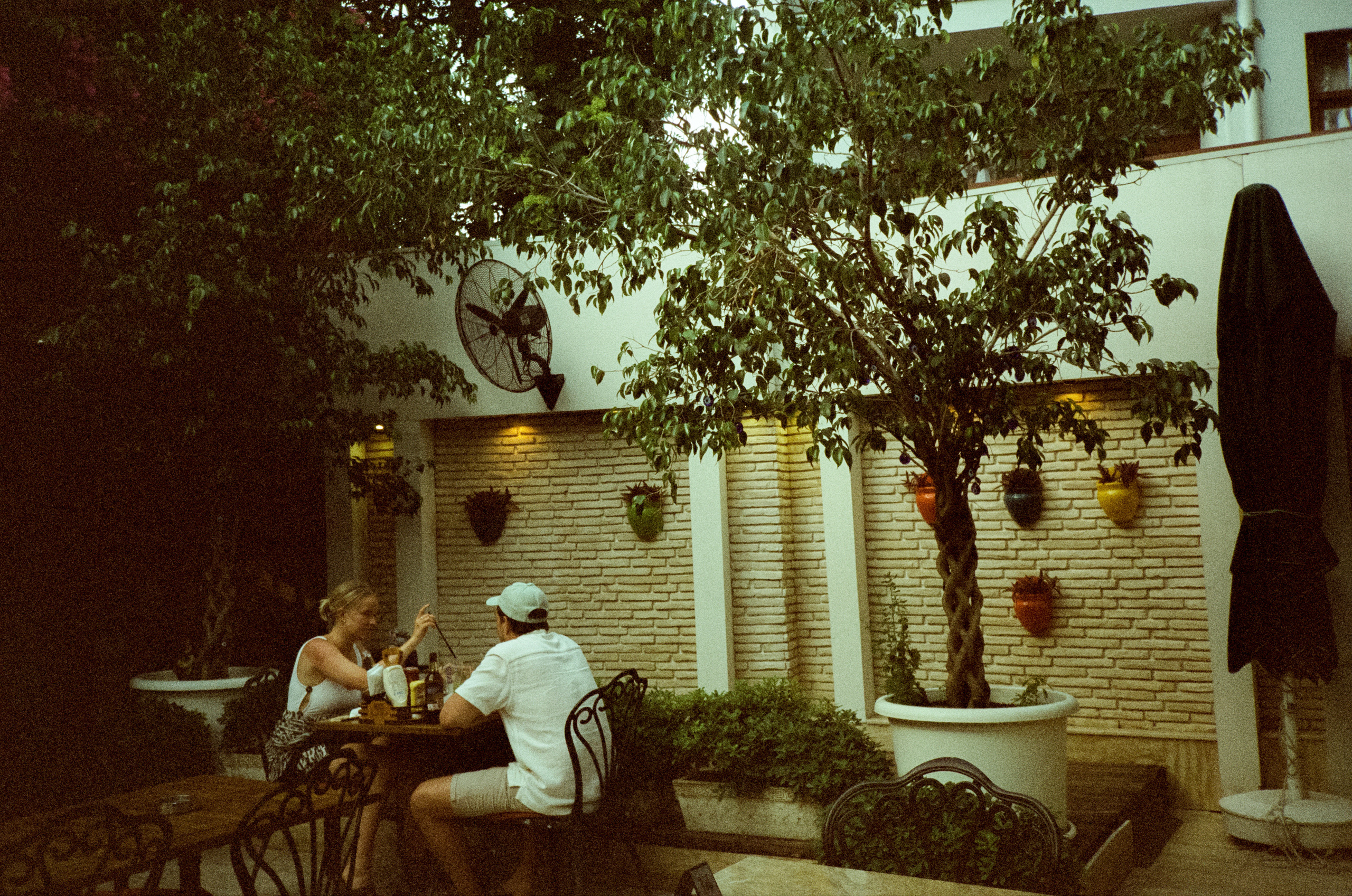 Route Burger House кафе в старом городе Антальи. Фотограф-документалист Мария Осокина