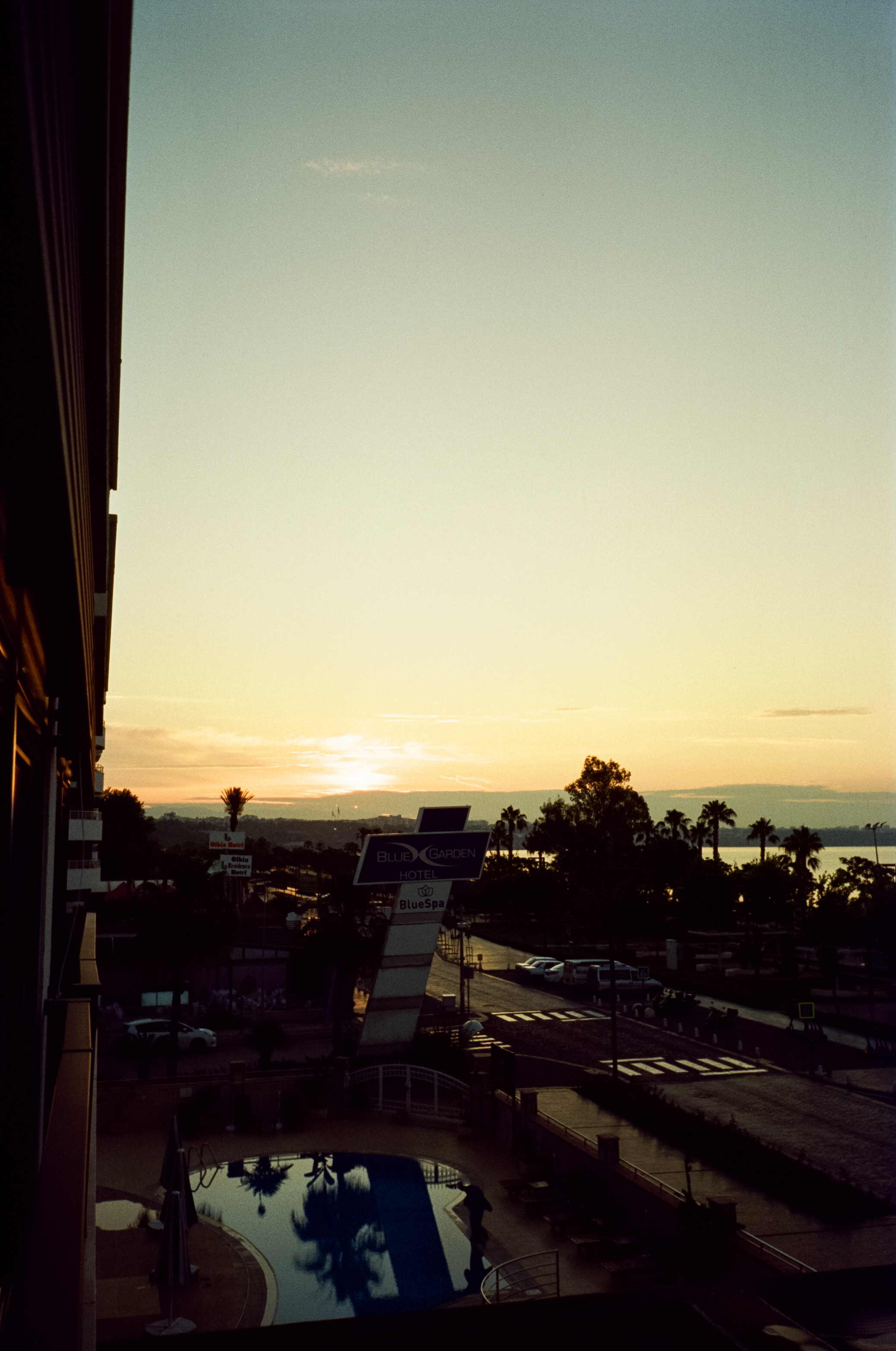 Рассвет и утро на пляже, кафе Trend Coffee и вечерняя набережная. Фотограф-документалист Мария Осокина