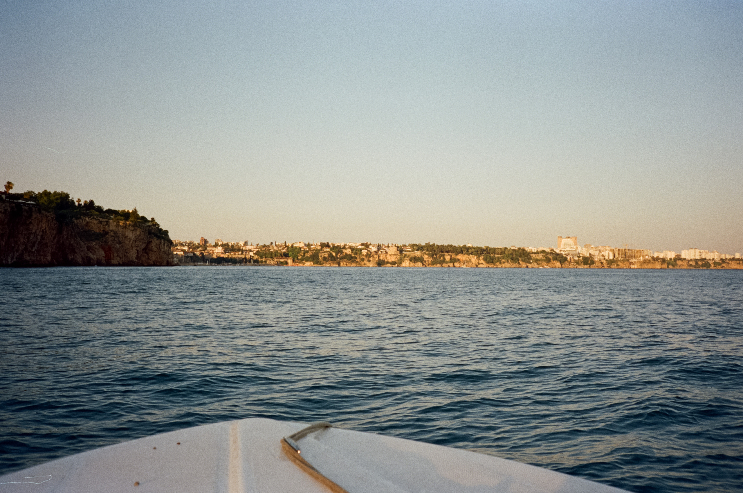 Прогулка на катере до порта Калеичи и обратно к бару Calypso. Закат. Фотограф-документалист Мария Осокина