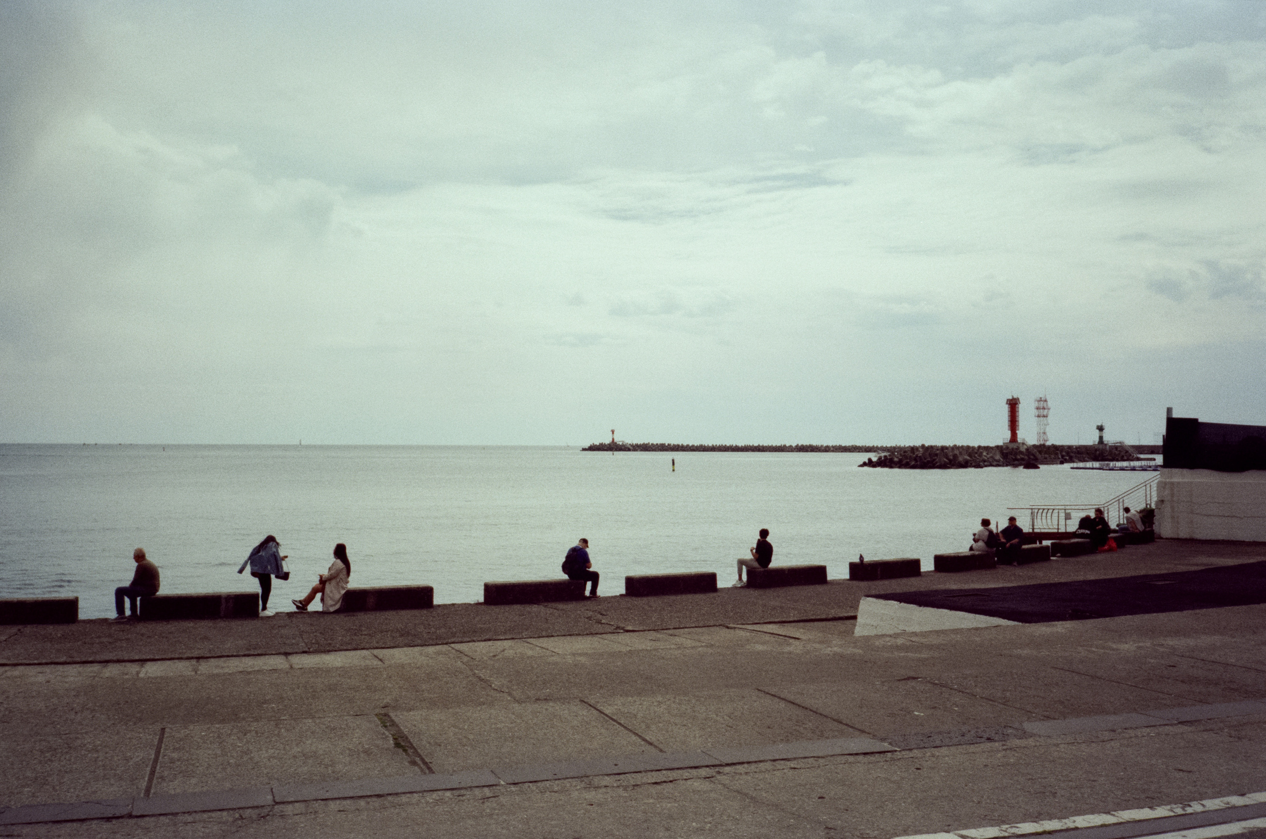 Прогулка по набережной Сочи: море, пальмы и уютная кофейня. Фотограф-документалист Мария Осокина