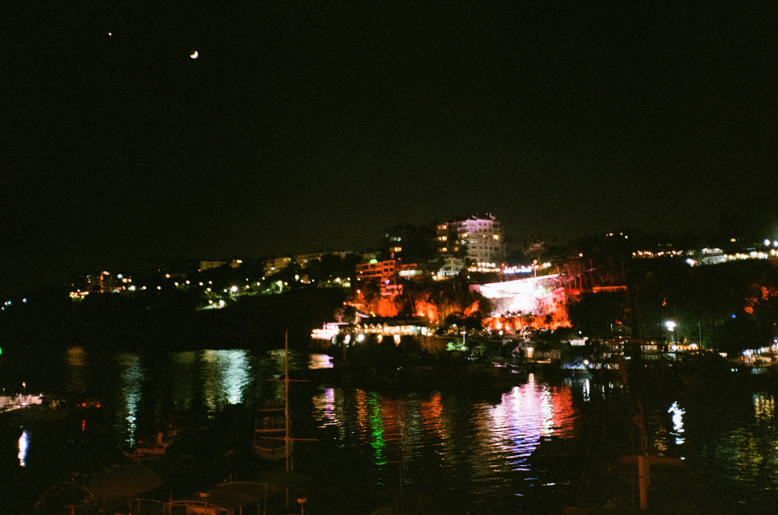 Аллея зонтиков и ночная Марина старого города. Фотограф-документалист Мария Осокина