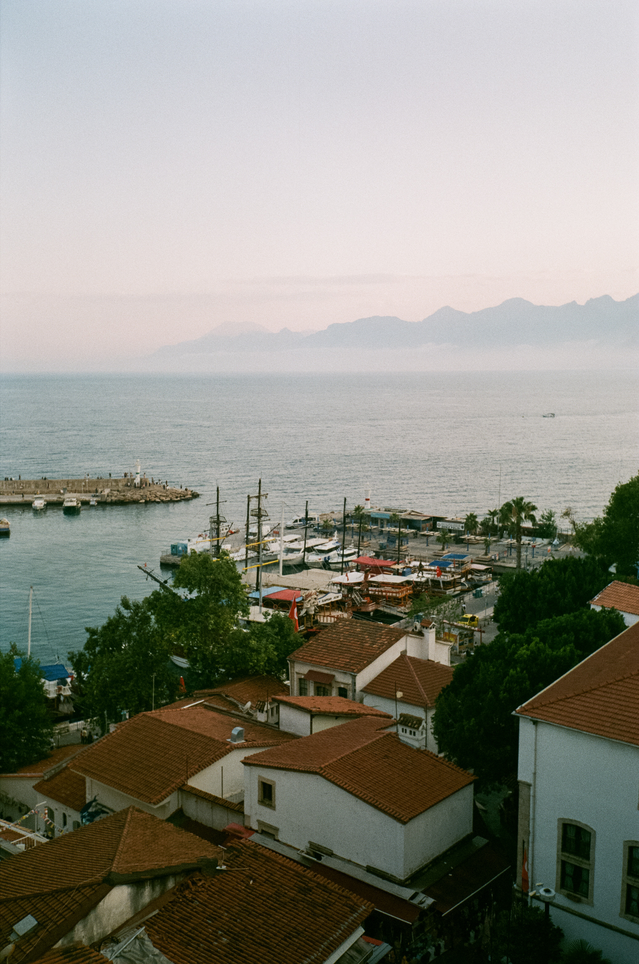 Смотровая площадка, виды на город и порт Калеичи. Фотограф-документалист Мария Осокина