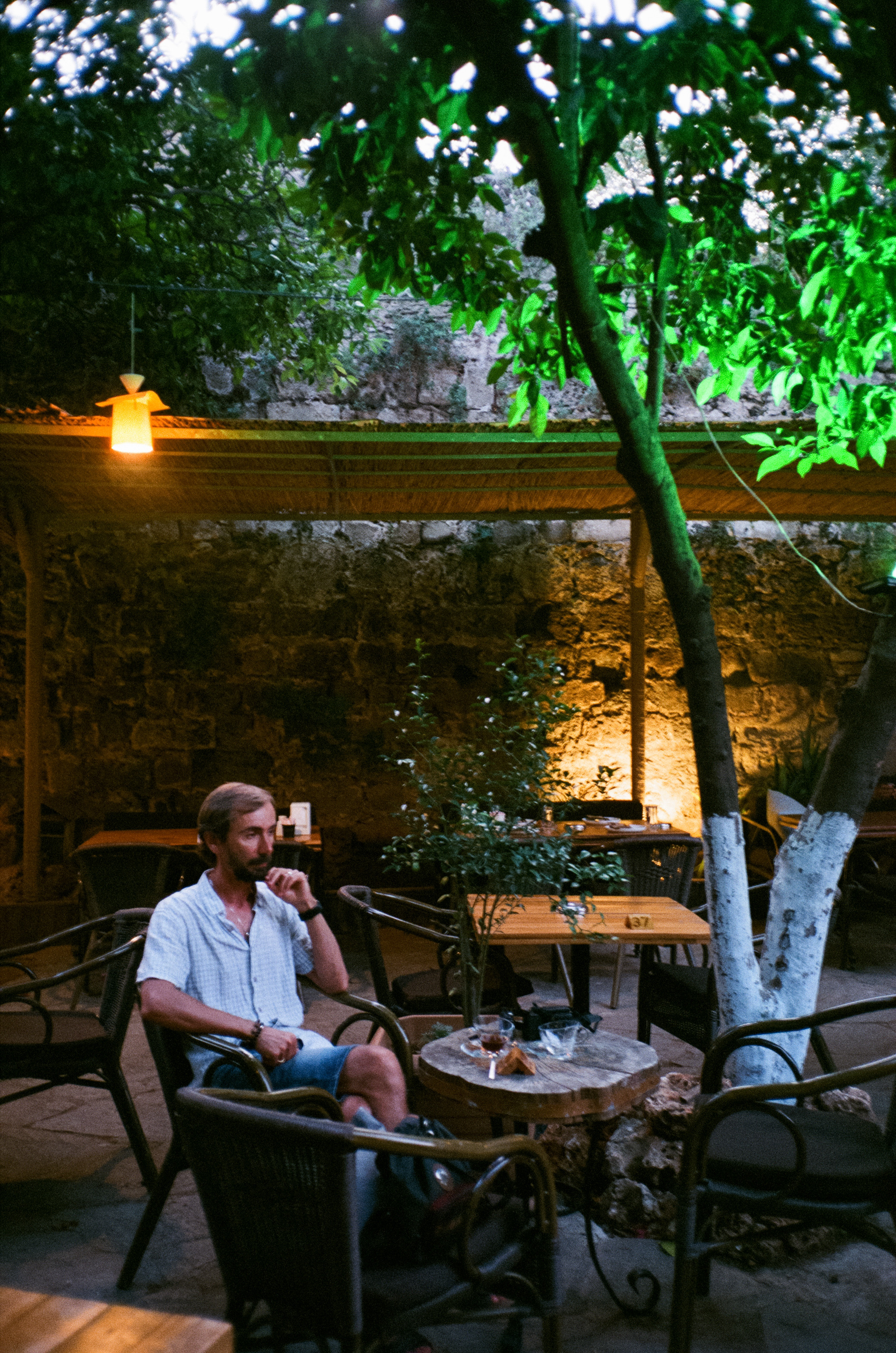 Аллея зонтиков и ночная Марина старого города. Фотограф-документалист Мария Осокина