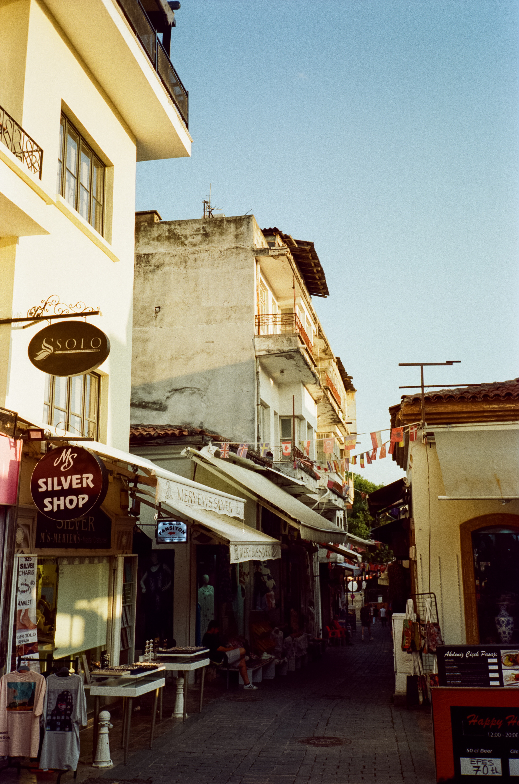 Атмосфера старого города, улочки и кафе Калеичи. Фотограф-документалист Мария Осокина