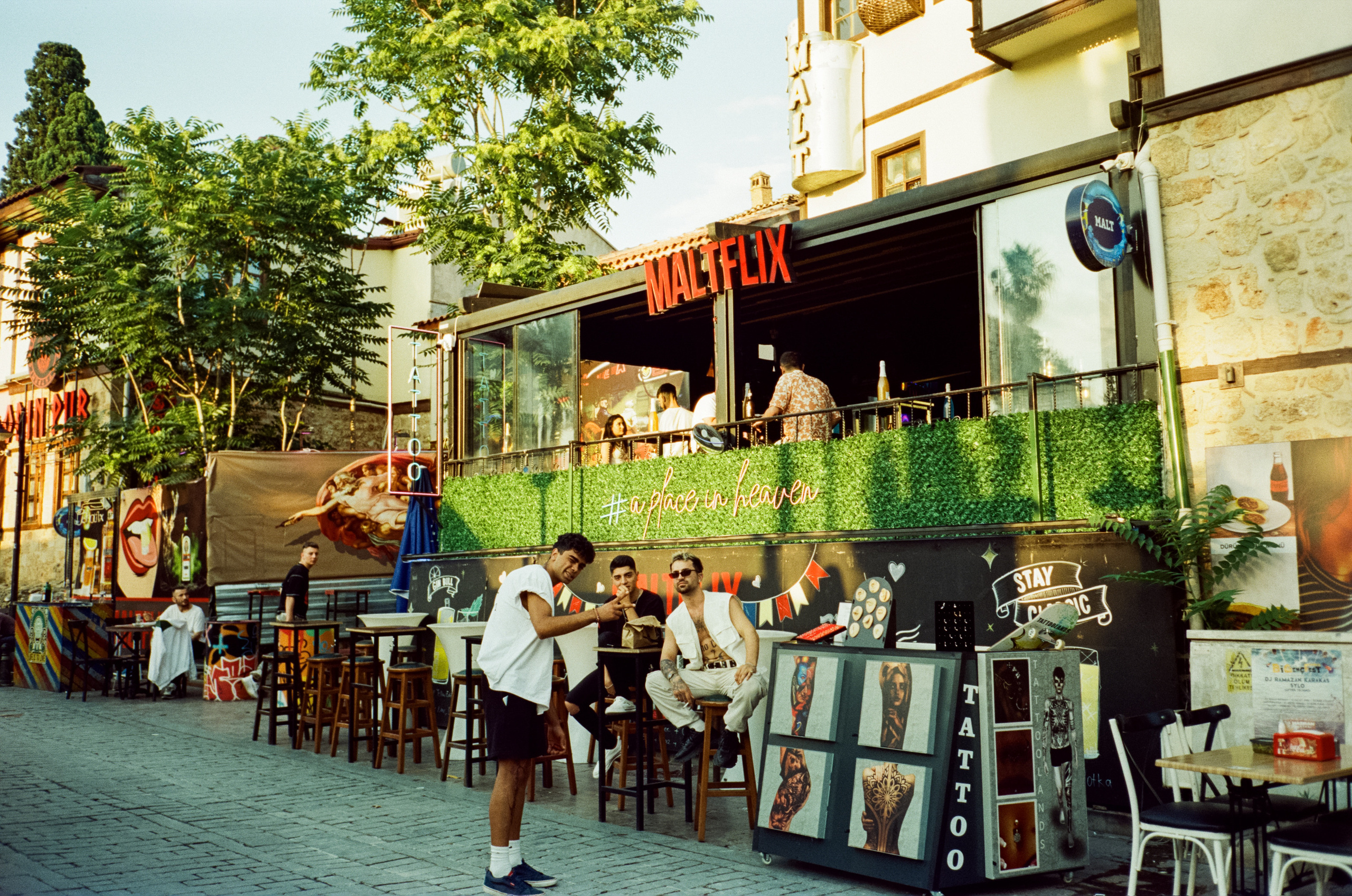Атмосфера старого города, улочки и кафе Калеичи. Фотограф-документалист Мария Осокина
