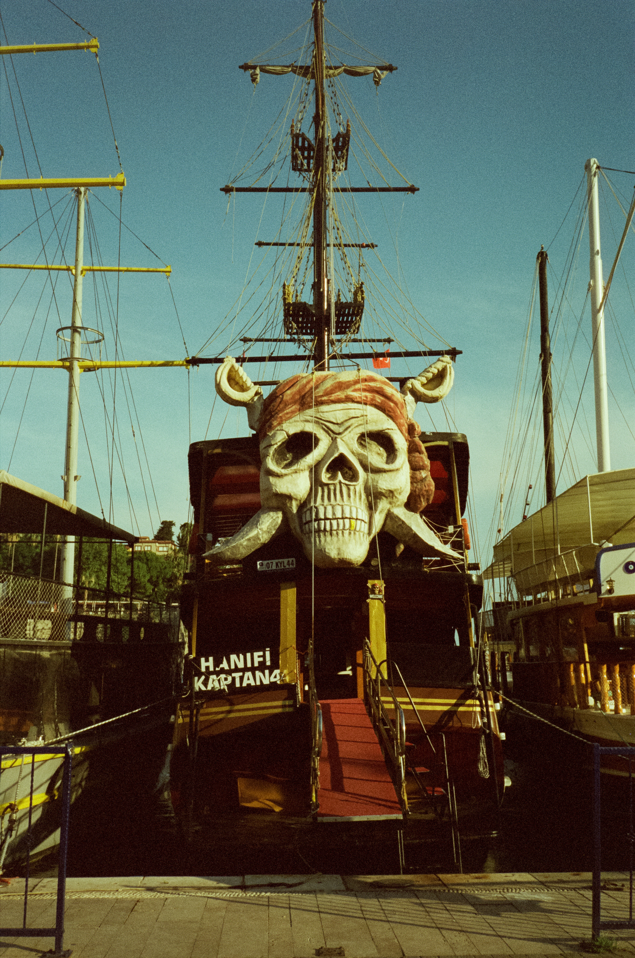 Порт Калеичи, улочки старого города и пляж Мермерли. Фотограф-документалист Мария Осокина