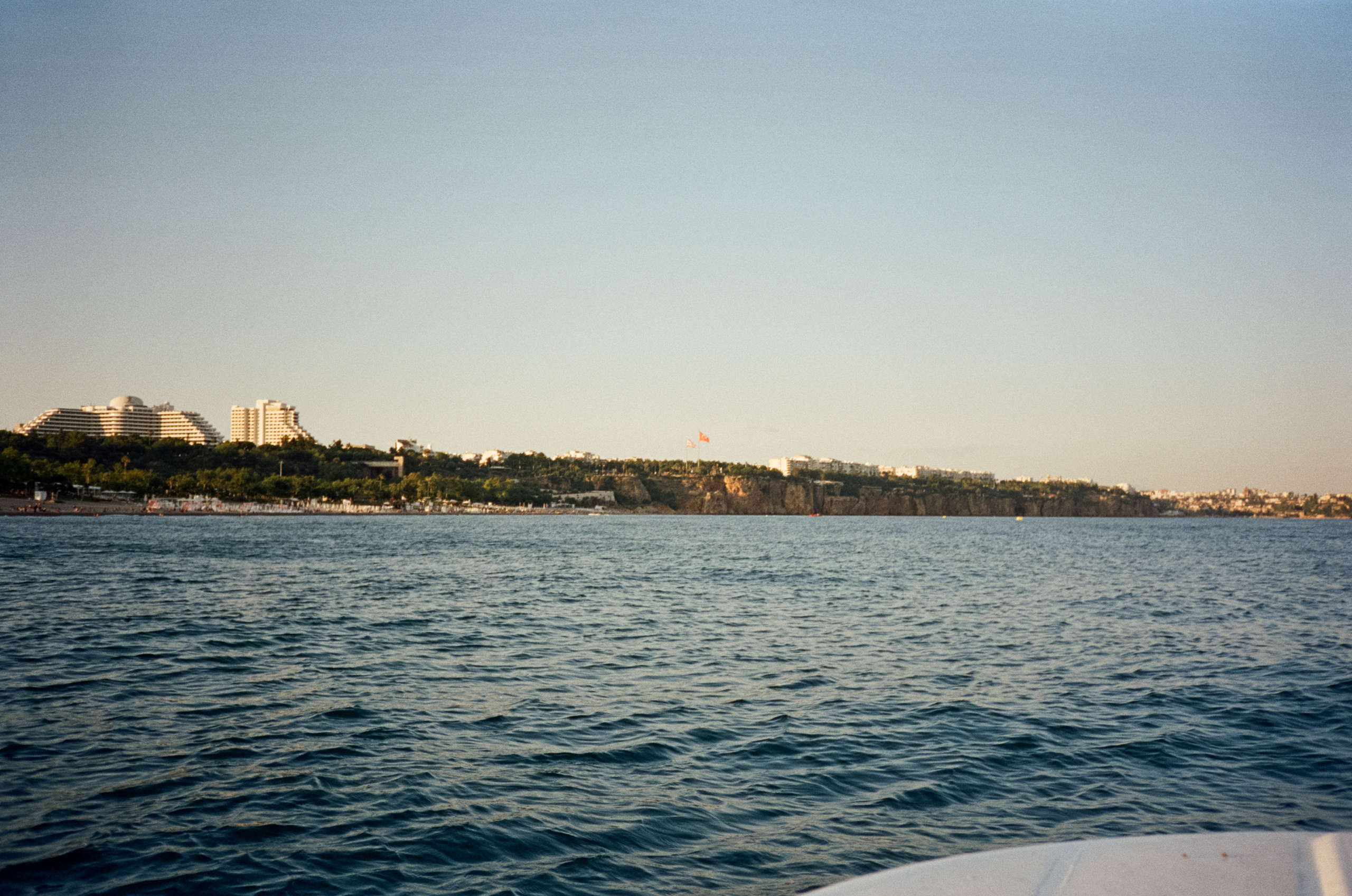 Прогулка на катере до порта Калеичи и обратно к бару Calypso. Закат. Фотограф-документалист Мария Осокина