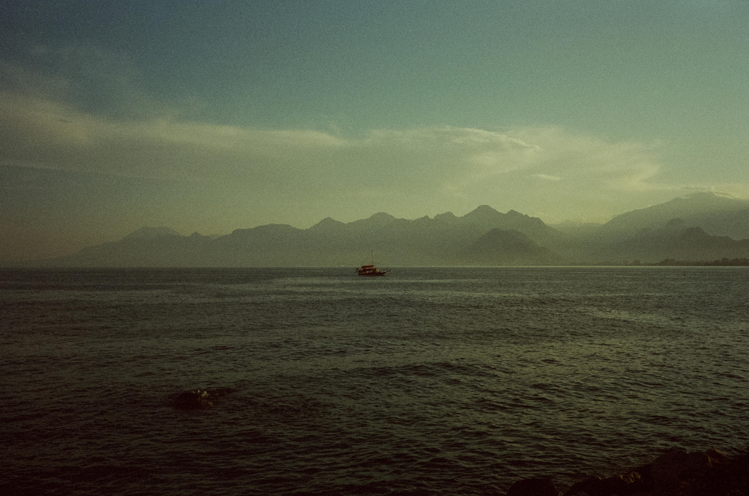 Порт Калеичи, улочки старого города и пляж Мермерли. Фотограф-документалист Мария Осокина