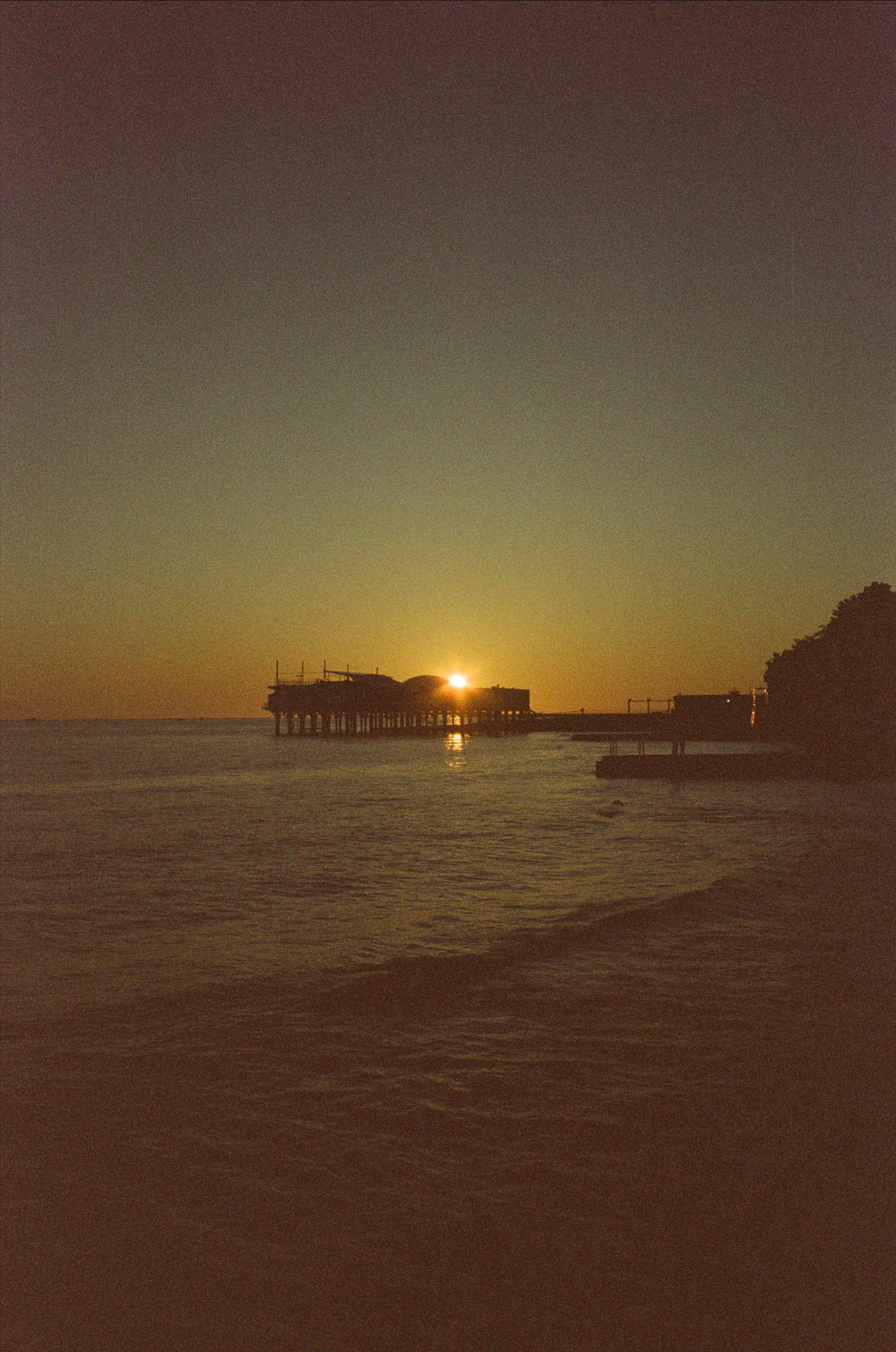 Вечерняя прогулка: закаты, крыша Metropol и улочки Сочи. Фотограф-документалист Мария Осокина